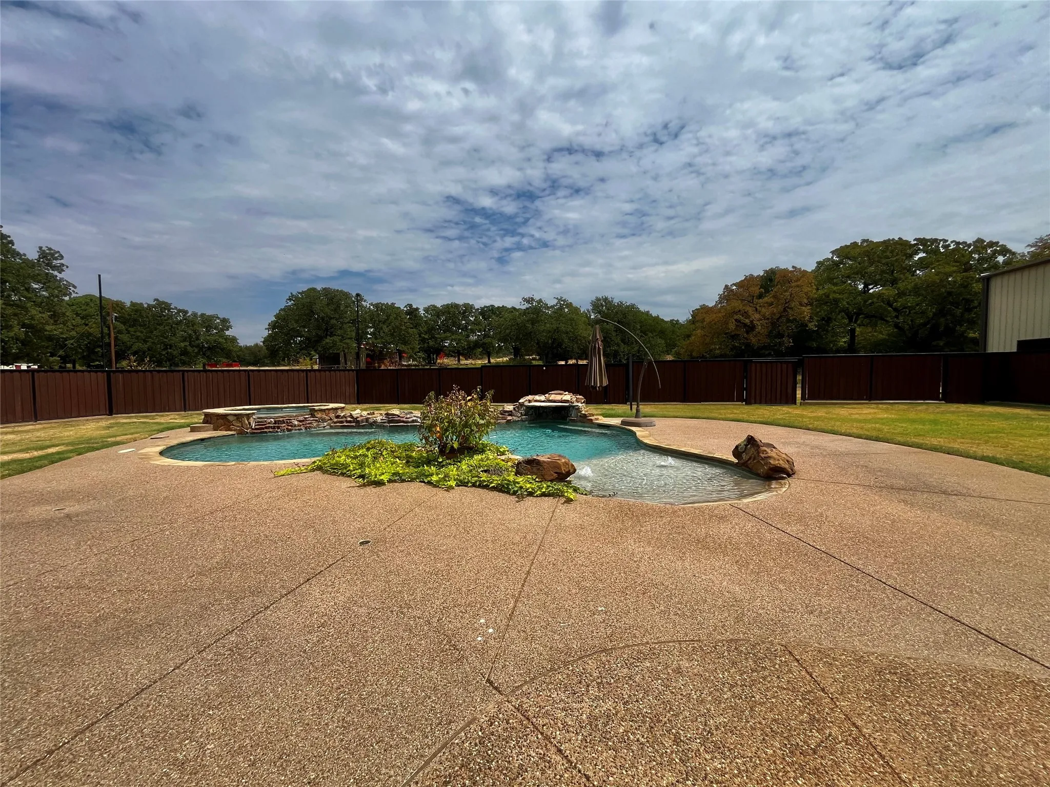 Single Family Residence For Sale in Wise County , 245 Spring Creek Court, Paradise, Texas 76073, 3 Bedroom, 3 Bathroom, 3 Garage spaces, 2,640 Sqft, built in 2001, mls#21372609, Real Estate Agent in Paradise, Homes For Sale in Wise county, Homes For Sale in Paradise, Realtor in Paradise Texas, Real Estate Brokerage Independent Realty Texas, Luminita Cordes Realtor
