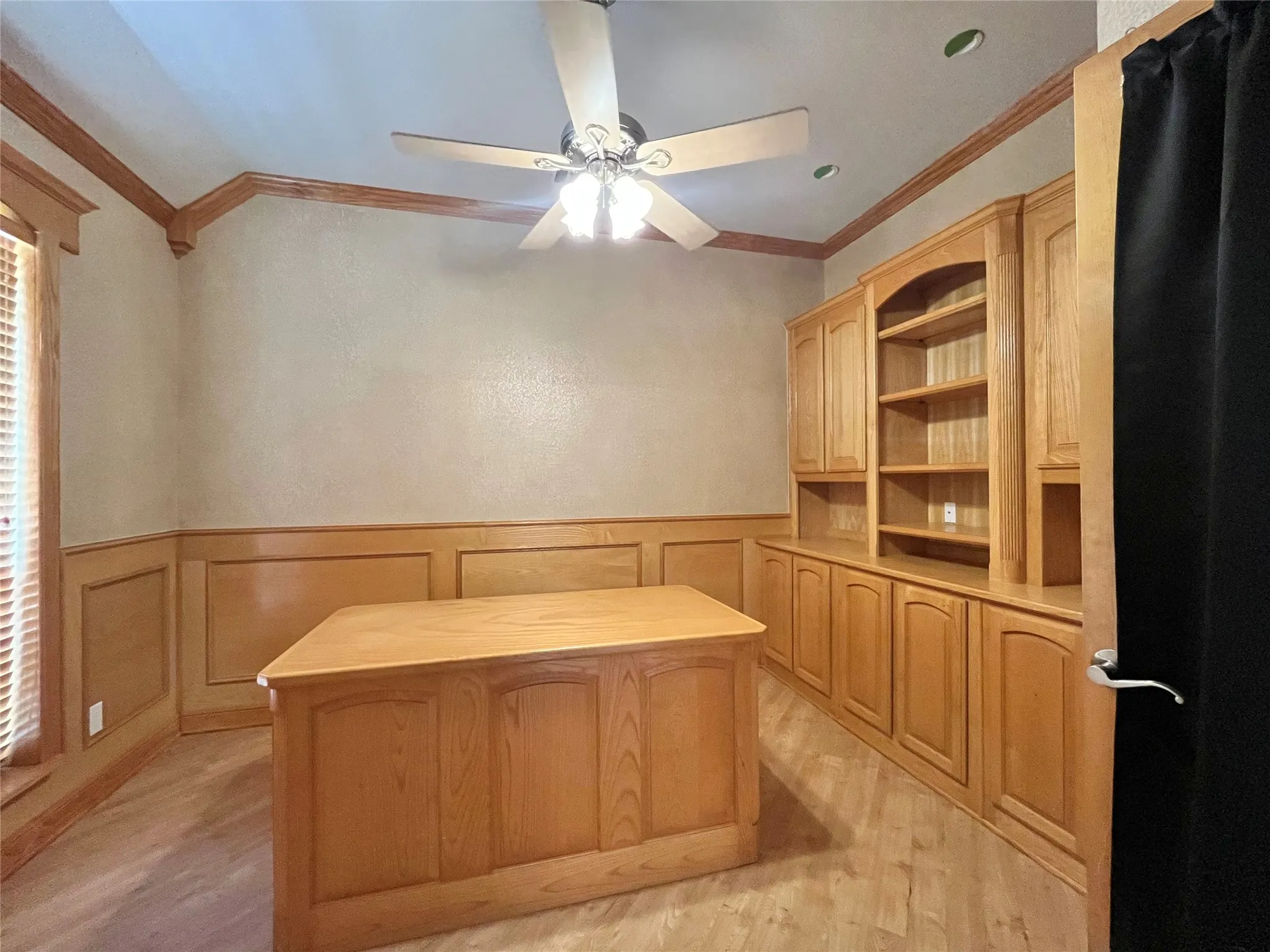 Single Family Residence For Sale in Wise County , 245 Spring Creek Court, Paradise, Texas 76073, 3 Bedroom, 3 Bathroom, 3 Garage spaces, 2,640 Sqft, built in 2001, mls#21372609, Real Estate Agent in Paradise, Homes For Sale in Wise county, Homes For Sale in Paradise, Realtor in Paradise Texas, Real Estate Brokerage Independent Realty Texas, Luminita Cordes Realtor