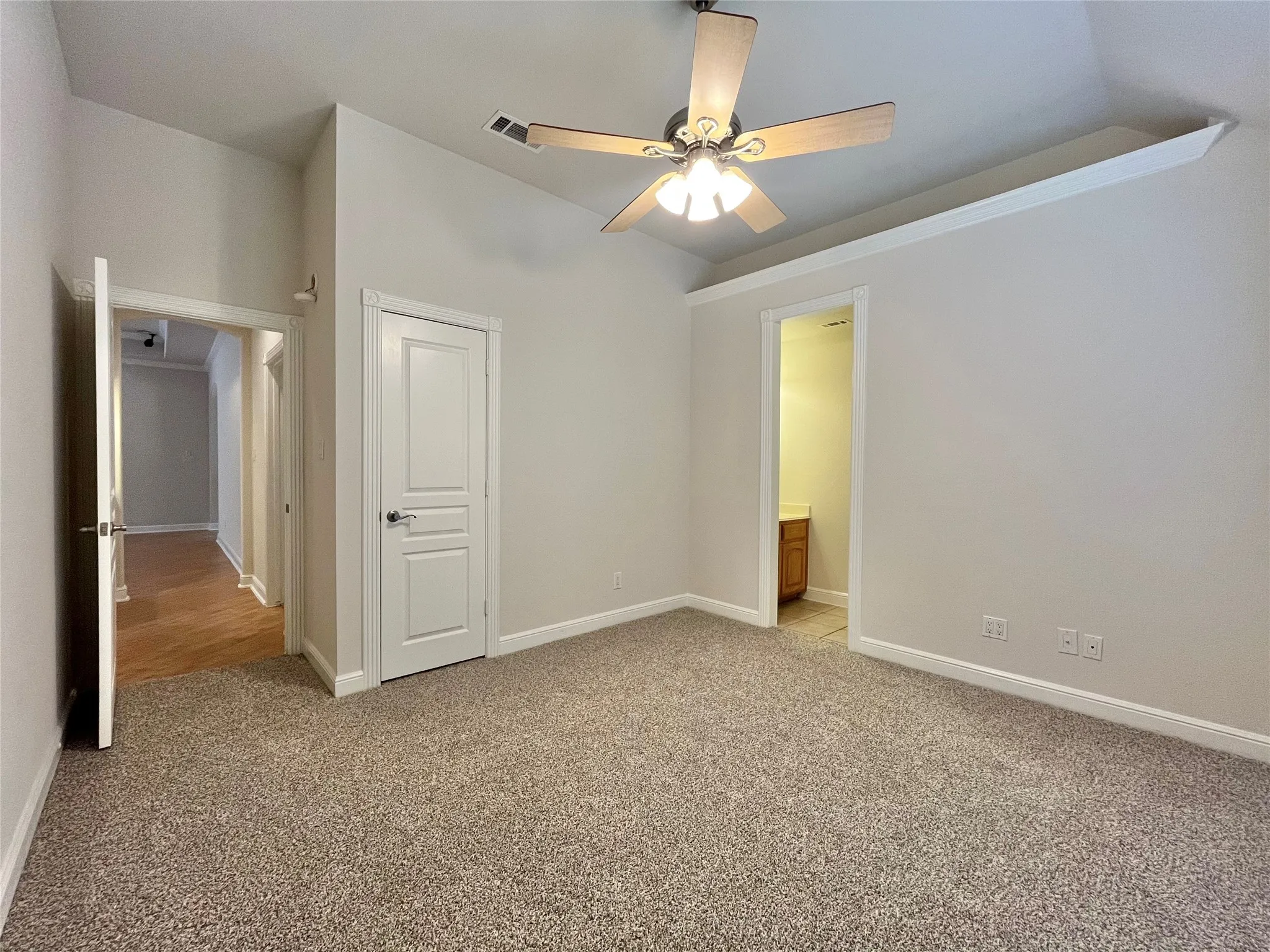 Single Family Residence For Sale in Wise County , 245 Spring Creek Court, Paradise, Texas 76073, 3 Bedroom, 3 Bathroom, 3 Garage spaces, 2,640 Sqft, built in 2001, mls#21372609, Real Estate Agent in Paradise, Homes For Sale in Wise county, Homes For Sale in Paradise, Realtor in Paradise Texas, Real Estate Brokerage Independent Realty Texas, Luminita Cordes Realtor