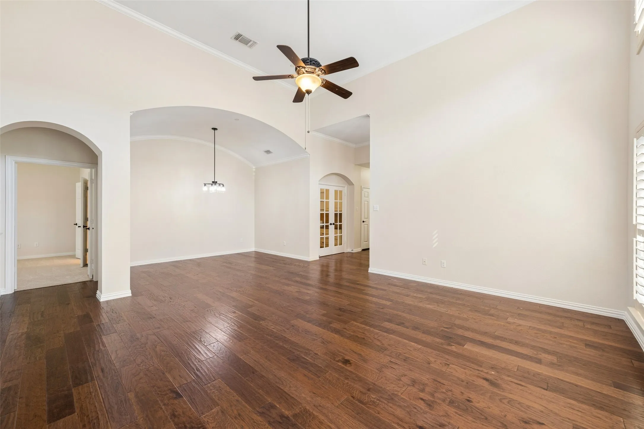Townhouse For Sale in Collin County , 5682 Orchard Parkway, Fairview, Texas 75069, 3 Bedroom, 2 Bathroom, 2 Garage spaces, 1,698 Sqft, built in 2012, mls#21369230, Real Estate Agent in Fairview, Homes For Sale in Collin county, Homes For Sale in Fairview, Realtor in Fairview Texas, Real Estate Brokerage Independent Realty Texas, Luminita Cordes Realtor