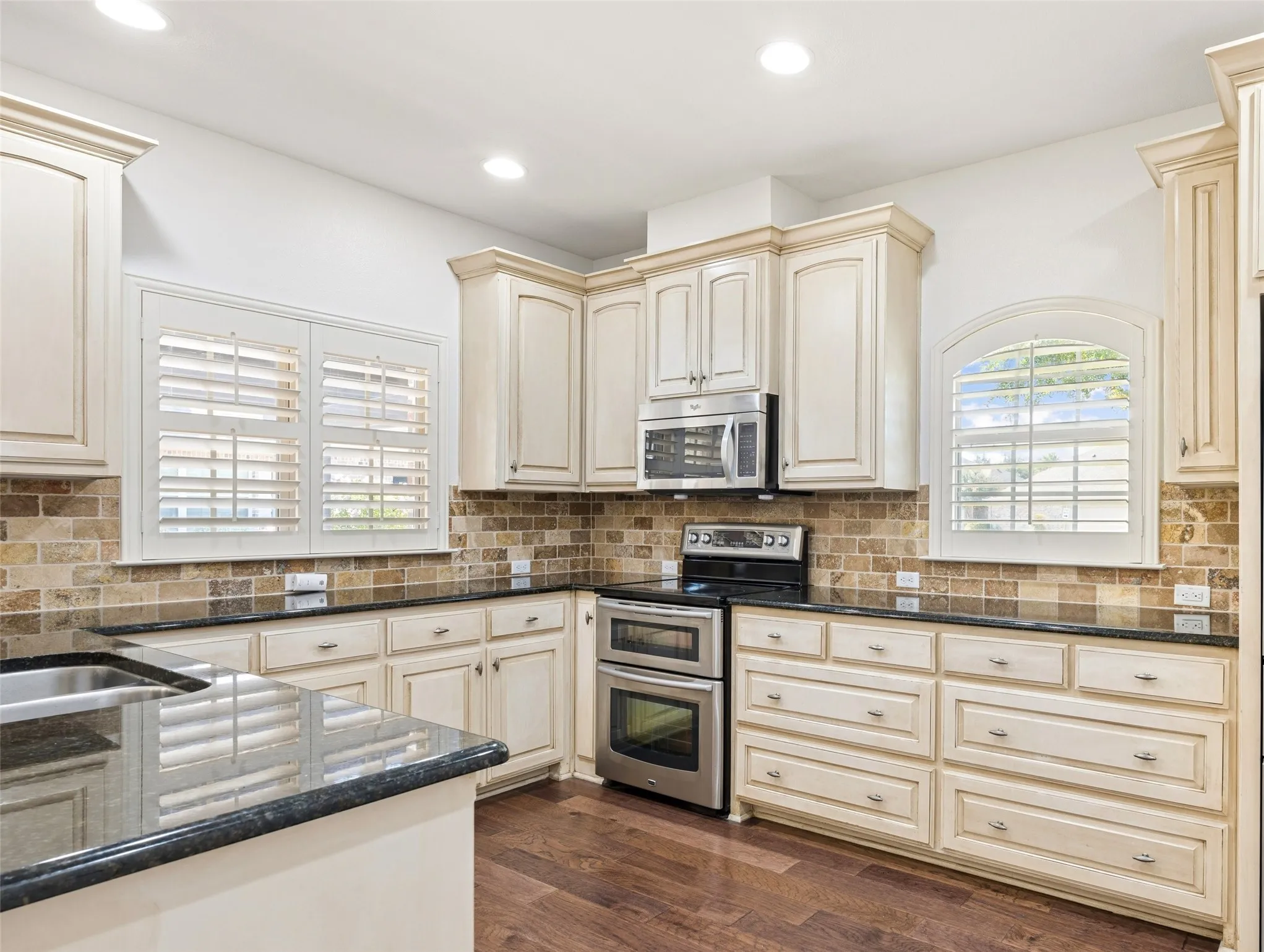 Townhouse For Sale in Collin County , 5682 Orchard Parkway, Fairview, Texas 75069, 3 Bedroom, 2 Bathroom, 2 Garage spaces, 1,698 Sqft, built in 2012, mls#21369230, Real Estate Agent in Fairview, Homes For Sale in Collin county, Homes For Sale in Fairview, Realtor in Fairview Texas, Real Estate Brokerage Independent Realty Texas, Luminita Cordes Realtor