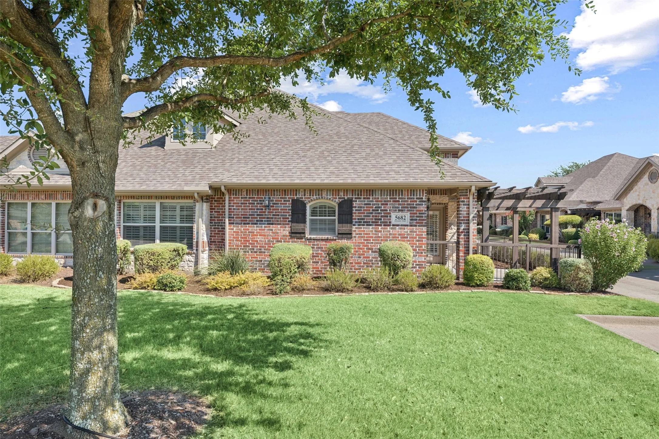 Townhouse For Sale in Collin County , 5682 Orchard Parkway, Fairview, Texas 75069, 3 Bedroom, 2 Bathroom, 2 Garage spaces, 1,698 Sqft, built in 2012, mls#21369230, Real Estate Agent in Fairview, Homes For Sale in Collin county, Homes For Sale in Fairview, Realtor in Fairview Texas, Real Estate Brokerage Independent Realty Texas, Luminita Cordes Realtor