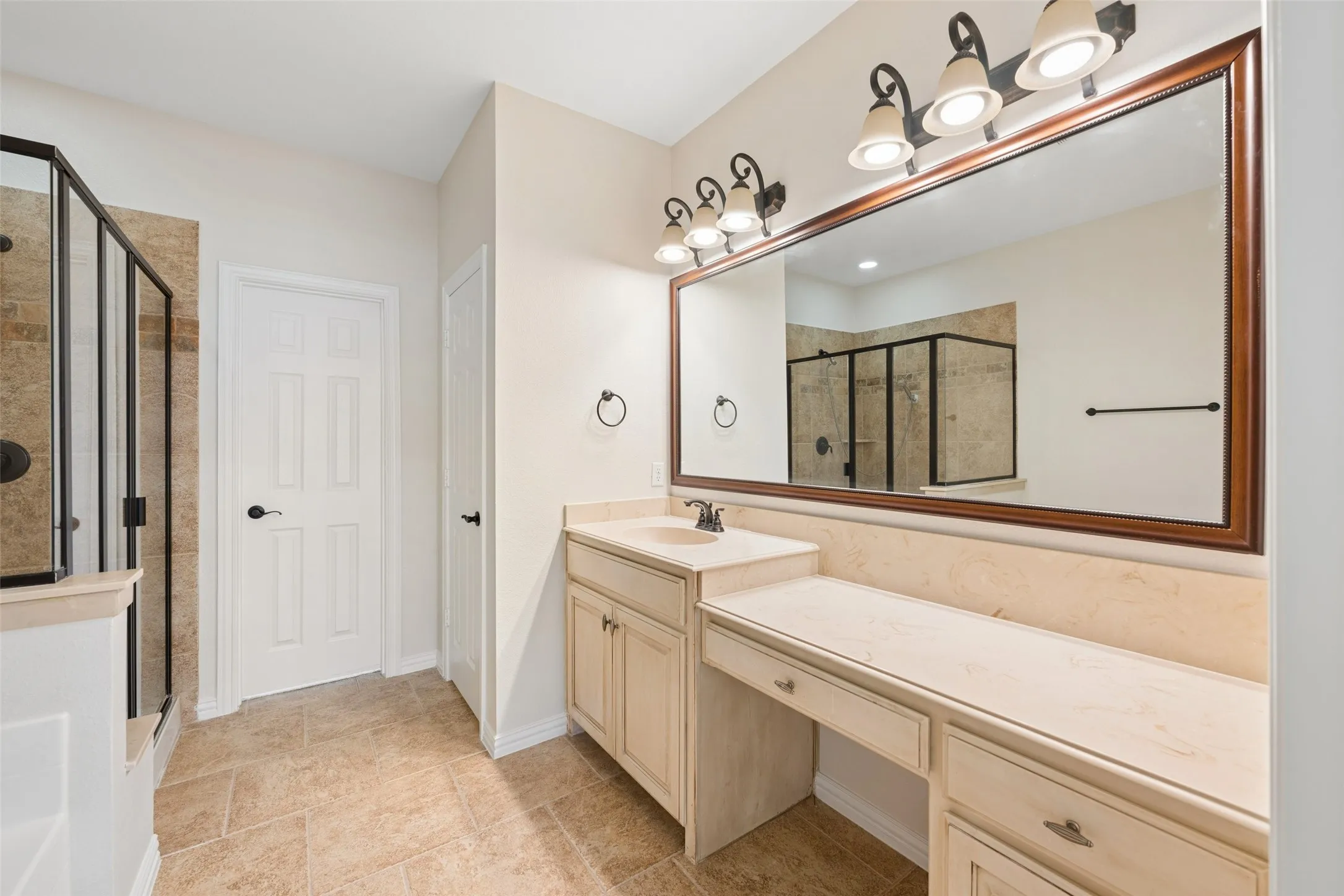 Townhouse For Sale in Collin County , 5682 Orchard Parkway, Fairview, Texas 75069, 3 Bedroom, 2 Bathroom, 2 Garage spaces, 1,698 Sqft, built in 2012, mls#21369230, Real Estate Agent in Fairview, Homes For Sale in Collin county, Homes For Sale in Fairview, Realtor in Fairview Texas, Real Estate Brokerage Independent Realty Texas, Luminita Cordes Realtor