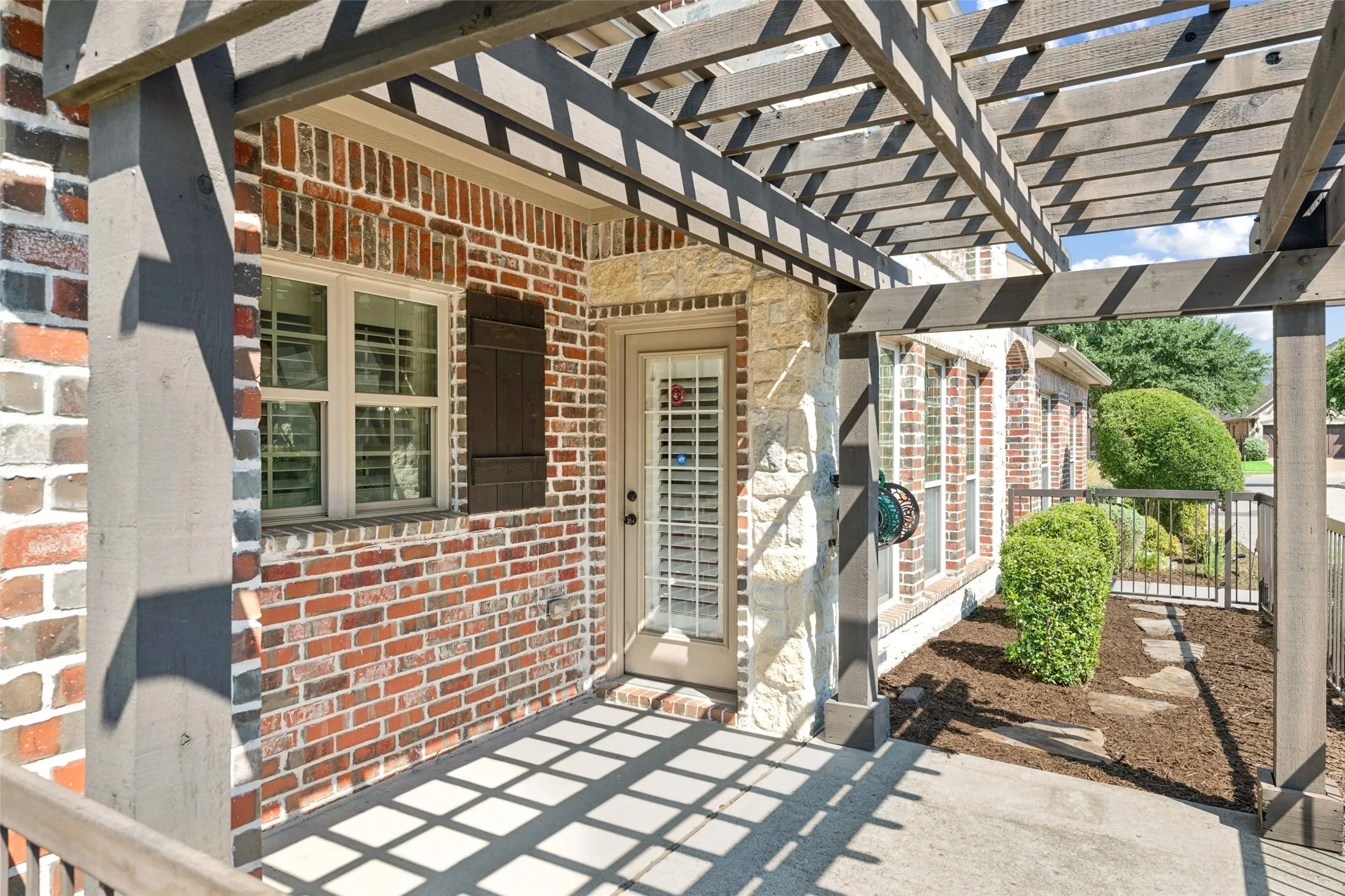 Townhouse For Sale in Collin County , 5682 Orchard Parkway, Fairview, Texas 75069, 3 Bedroom, 2 Bathroom, 2 Garage spaces, 1,698 Sqft, built in 2012, mls#21369230, Real Estate Agent in Fairview, Homes For Sale in Collin county, Homes For Sale in Fairview, Realtor in Fairview Texas, Real Estate Brokerage Independent Realty Texas, Luminita Cordes Realtor