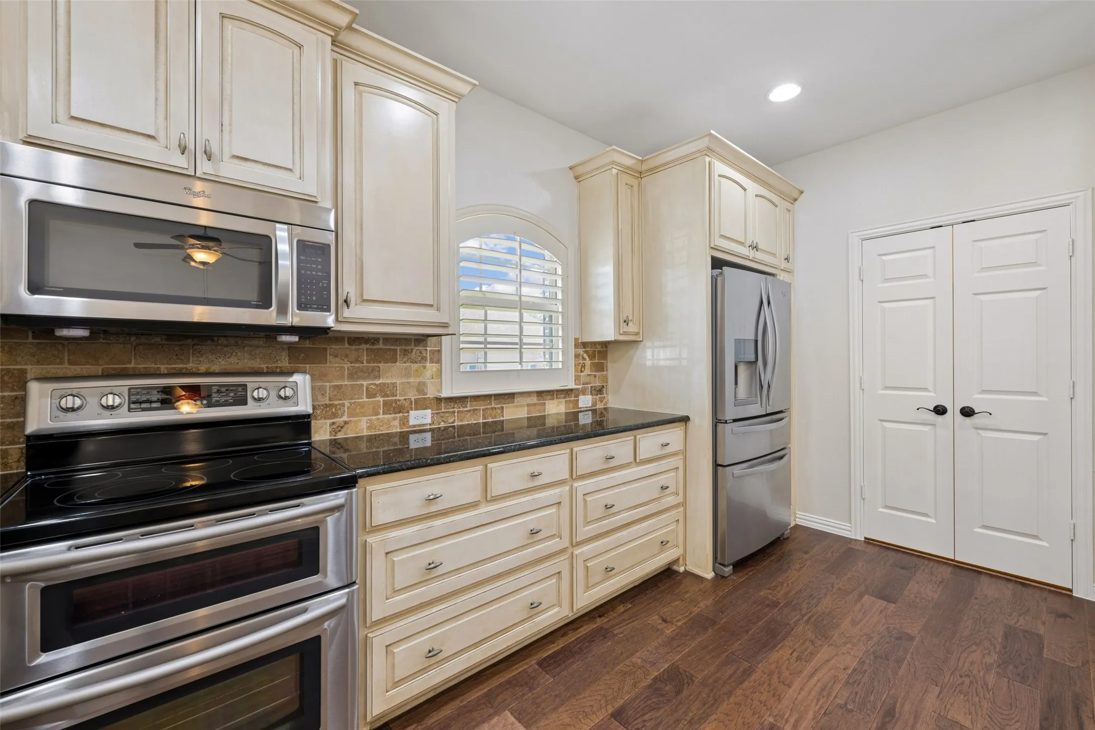 Townhouse For Sale in Collin County , 5682 Orchard Parkway, Fairview, Texas 75069, 3 Bedroom, 2 Bathroom, 2 Garage spaces, 1,698 Sqft, built in 2012, mls#21369230, Real Estate Agent in Fairview, Homes For Sale in Collin county, Homes For Sale in Fairview, Realtor in Fairview Texas, Real Estate Brokerage Independent Realty Texas, Luminita Cordes Realtor