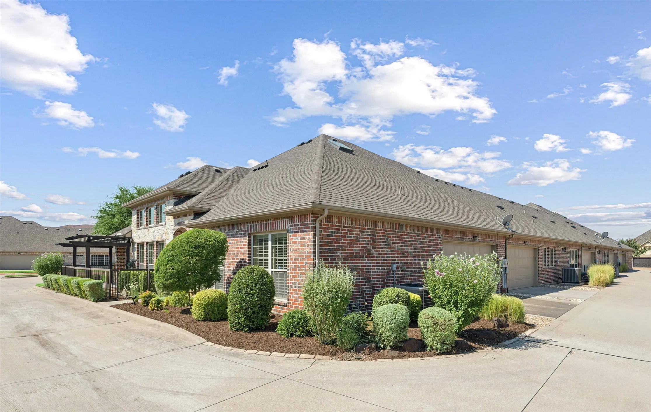 Townhouse For Sale in Collin County , 5682 Orchard Parkway, Fairview, Texas 75069, 3 Bedroom, 2 Bathroom, 2 Garage spaces, 1,698 Sqft, built in 2012, mls#21369230, Real Estate Agent in Fairview, Homes For Sale in Collin county, Homes For Sale in Fairview, Realtor in Fairview Texas, Real Estate Brokerage Independent Realty Texas, Luminita Cordes Realtor
