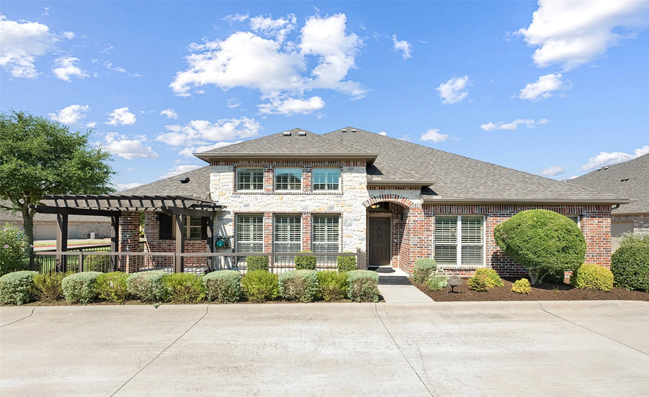 Townhouse For Sale in Collin County , 5682 Orchard Parkway, Fairview, Texas 75069, 3 Bedroom, 2 Bathroom, 2 Garage spaces, 1,698 Sqft, built in 2012, mls#21369230, Real Estate Agent in Fairview, Homes For Sale in Collin county, Homes For Sale in Fairview, Realtor in Fairview Texas, Real Estate Brokerage Independent Realty Texas, Luminita Cordes Realtor