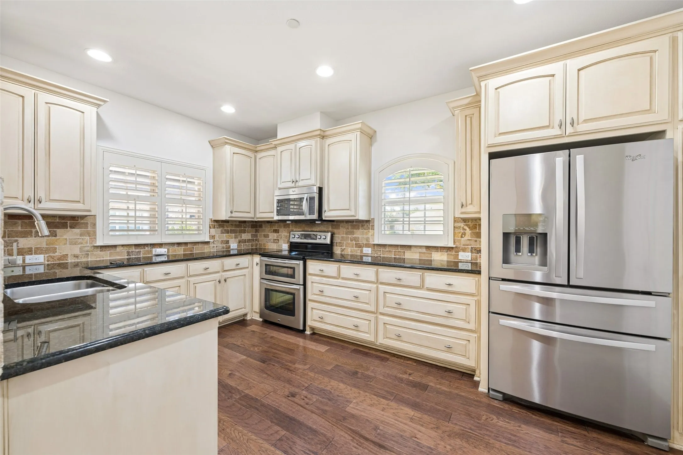 Townhouse For Sale in Collin County , 5682 Orchard Parkway, Fairview, Texas 75069, 3 Bedroom, 2 Bathroom, 2 Garage spaces, 1,698 Sqft, built in 2012, mls#21369230, Real Estate Agent in Fairview, Homes For Sale in Collin county, Homes For Sale in Fairview, Realtor in Fairview Texas, Real Estate Brokerage Independent Realty Texas, Luminita Cordes Realtor