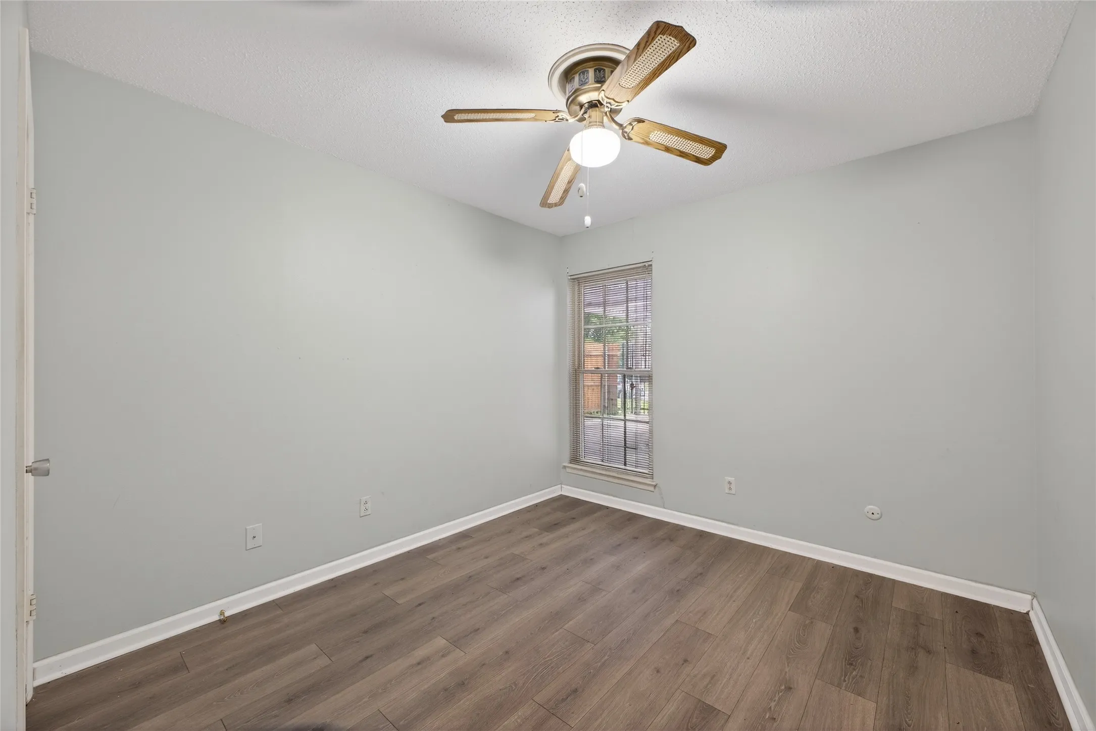 Single Family Residence For Rent in Dallas County , 2801 Vancouver Street, Irving, Texas 75062, 4 Bedroom, 3 Bathroom, 2 Garage spaces, 1,956 Sqft, built in 1966, mls#21374883, Real Estate Agent in Irving, Homes For Rent in Dallas county, Homes For Rent in Irving, Realtor in Irving Texas, Real Estate Brokerage Independent Realty Texas, Luminita Cordes Realtor