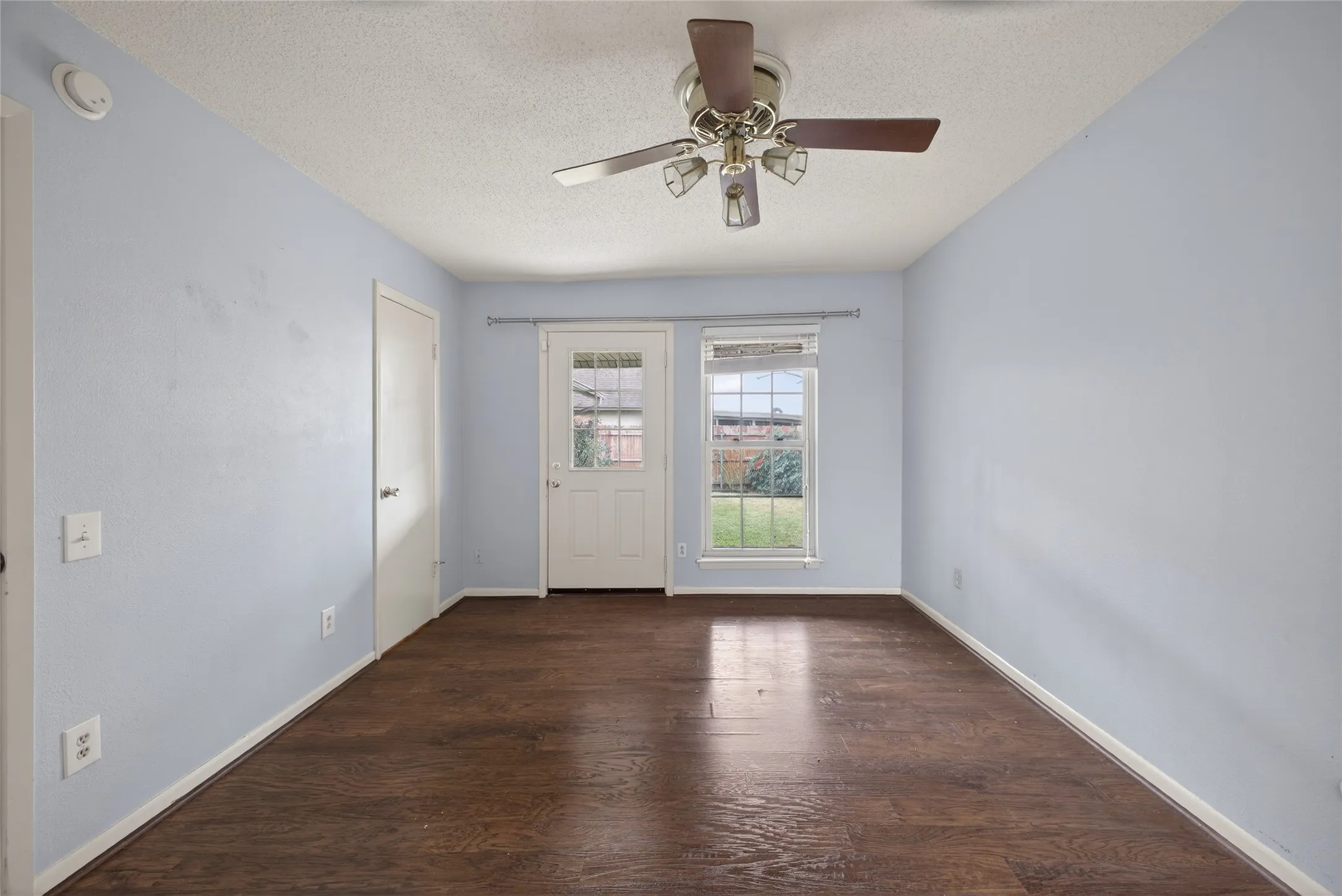Single Family Residence For Rent in Dallas County , 2801 Vancouver Street, Irving, Texas 75062, 4 Bedroom, 3 Bathroom, 2 Garage spaces, 1,956 Sqft, built in 1966, mls#21374883, Real Estate Agent in Irving, Homes For Rent in Dallas county, Homes For Rent in Irving, Realtor in Irving Texas, Real Estate Brokerage Independent Realty Texas, Luminita Cordes Realtor