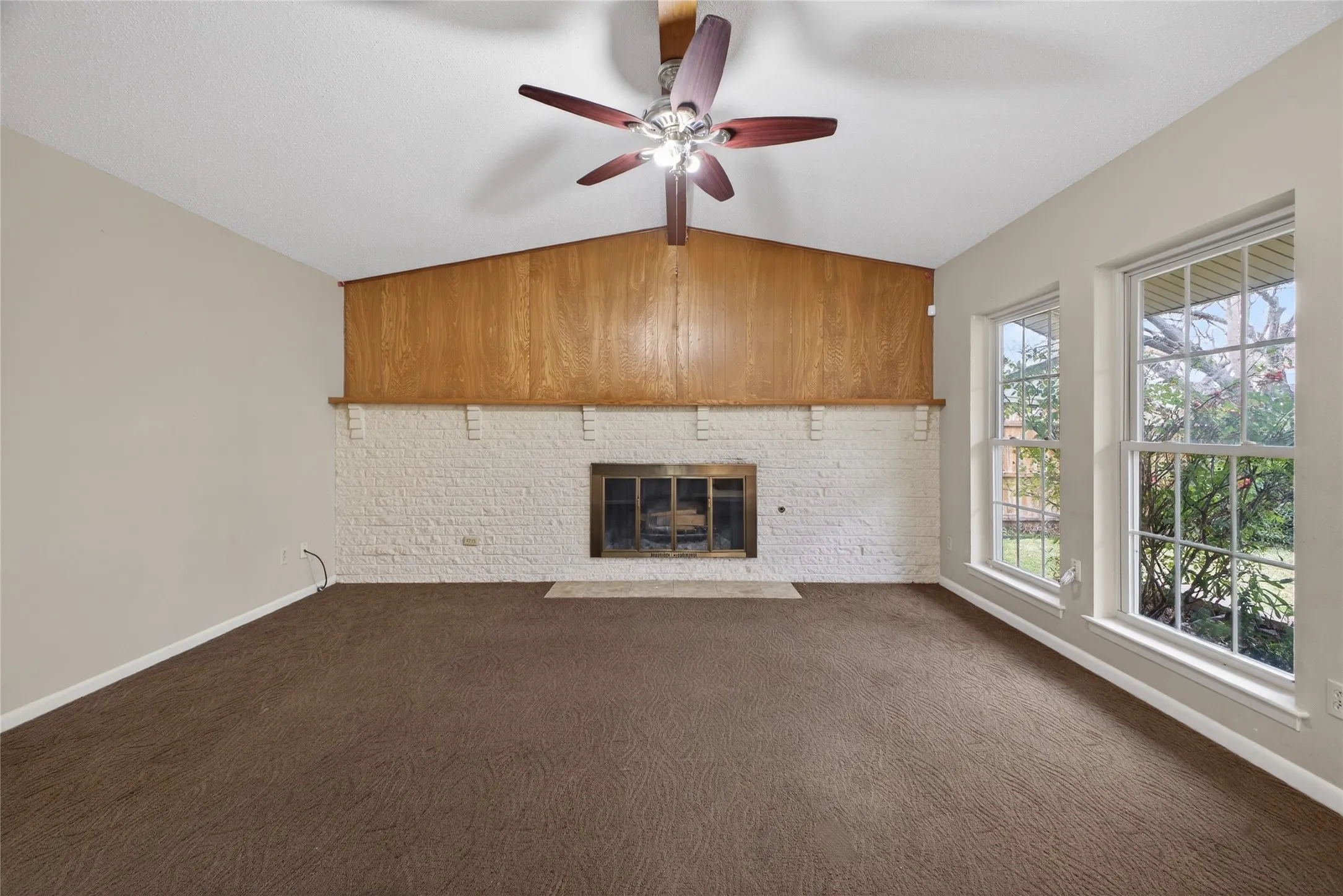 Single Family Residence For Rent in Dallas County , 2801 Vancouver Street, Irving, Texas 75062, 4 Bedroom, 3 Bathroom, 2 Garage spaces, 1,956 Sqft, built in 1966, mls#21374883, Real Estate Agent in Irving, Homes For Rent in Dallas county, Homes For Rent in Irving, Realtor in Irving Texas, Real Estate Brokerage Independent Realty Texas, Luminita Cordes Realtor