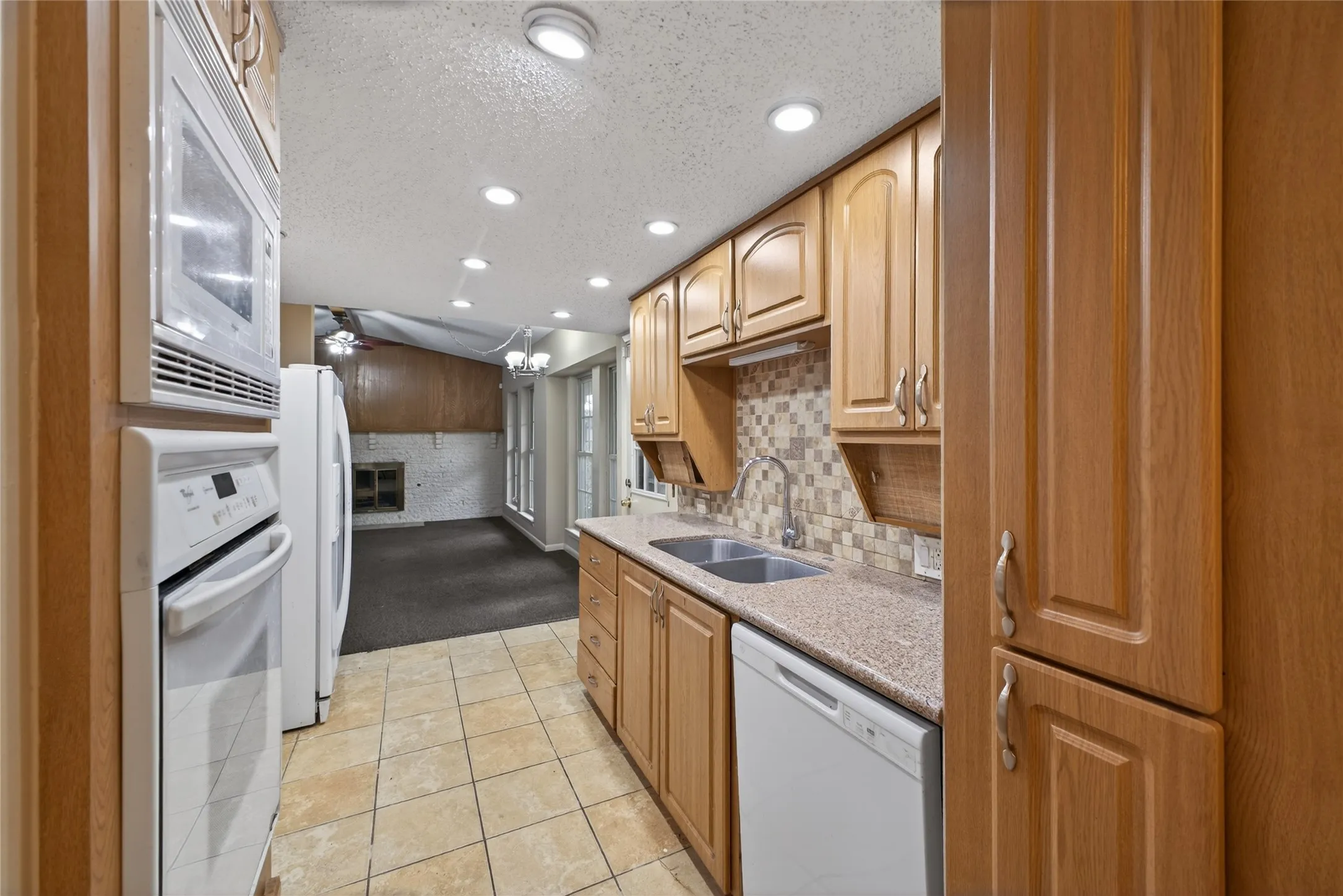 Single Family Residence For Rent in Dallas County , 2801 Vancouver Street, Irving, Texas 75062, 4 Bedroom, 3 Bathroom, 2 Garage spaces, 1,956 Sqft, built in 1966, mls#21374883, Real Estate Agent in Irving, Homes For Rent in Dallas county, Homes For Rent in Irving, Realtor in Irving Texas, Real Estate Brokerage Independent Realty Texas, Luminita Cordes Realtor