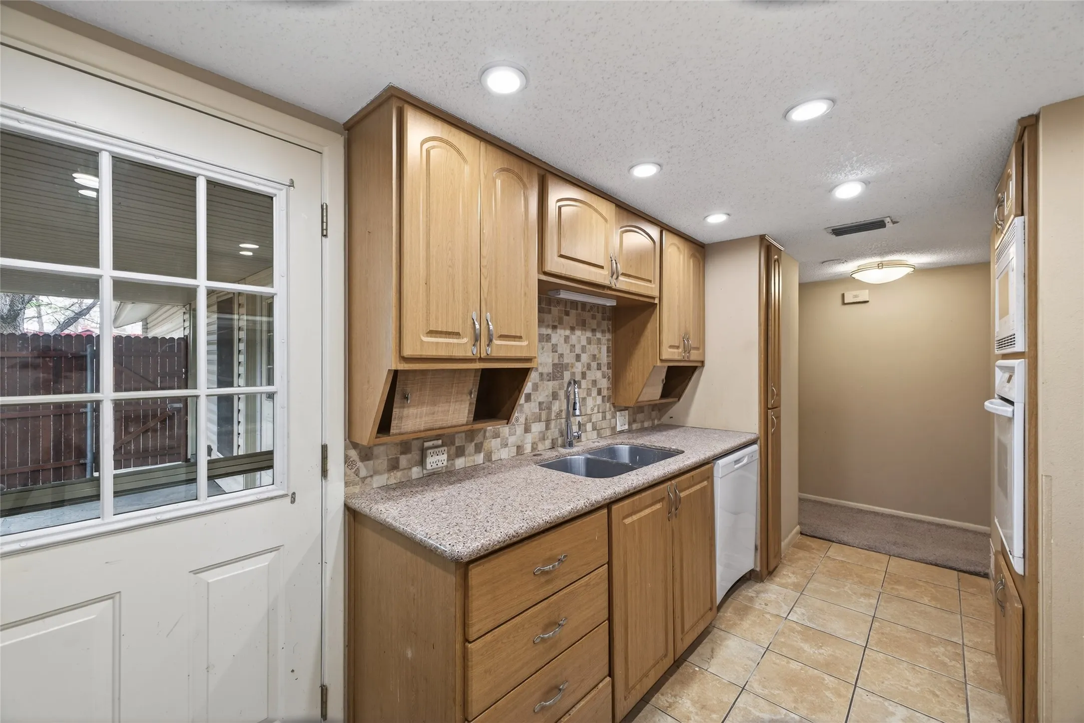 Single Family Residence For Rent in Dallas County , 2801 Vancouver Street, Irving, Texas 75062, 4 Bedroom, 3 Bathroom, 2 Garage spaces, 1,956 Sqft, built in 1966, mls#21374883, Real Estate Agent in Irving, Homes For Rent in Dallas county, Homes For Rent in Irving, Realtor in Irving Texas, Real Estate Brokerage Independent Realty Texas, Luminita Cordes Realtor