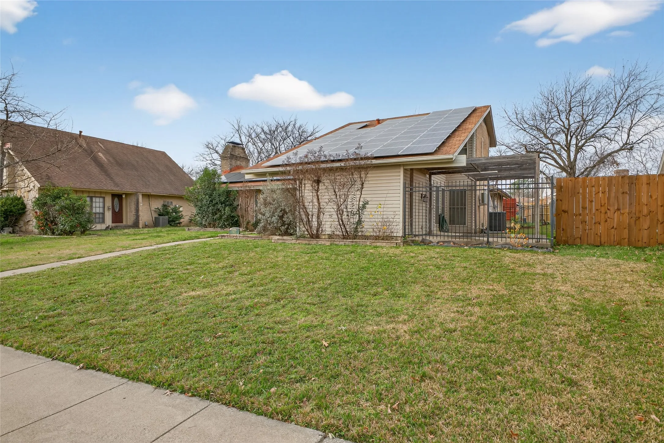 Single Family Residence For Rent in Dallas County , 2801 Vancouver Street, Irving, Texas 75062, 4 Bedroom, 3 Bathroom, 2 Garage spaces, 1,956 Sqft, built in 1966, mls#21374883, Real Estate Agent in Irving, Homes For Rent in Dallas county, Homes For Rent in Irving, Realtor in Irving Texas, Real Estate Brokerage Independent Realty Texas, Luminita Cordes Realtor