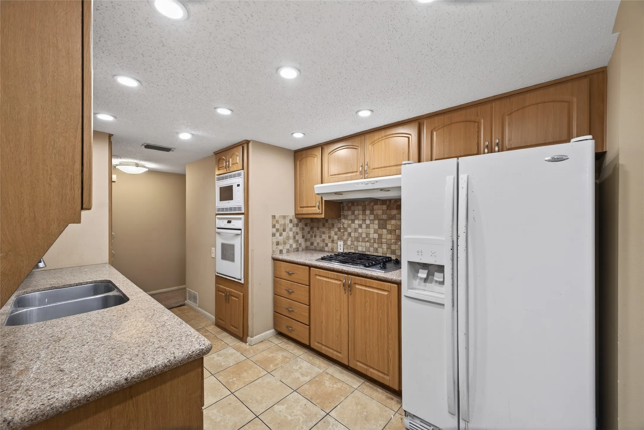Single Family Residence For Rent in Dallas County , 2801 Vancouver Street, Irving, Texas 75062, 4 Bedroom, 3 Bathroom, 2 Garage spaces, 1,956 Sqft, built in 1966, mls#21374883, Real Estate Agent in Irving, Homes For Rent in Dallas county, Homes For Rent in Irving, Realtor in Irving Texas, Real Estate Brokerage Independent Realty Texas, Luminita Cordes Realtor