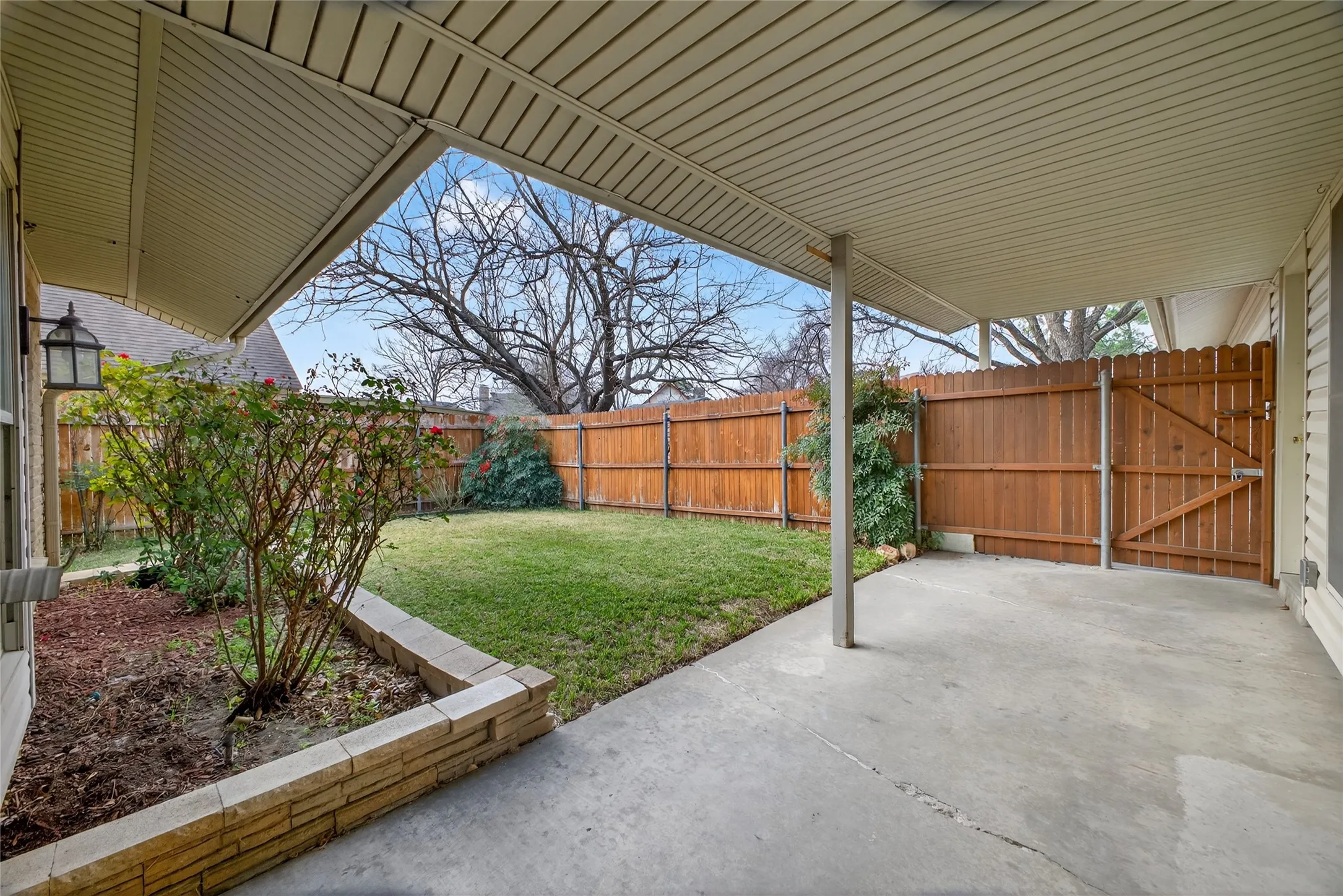 Single Family Residence For Rent in Dallas County , 2801 Vancouver Street, Irving, Texas 75062, 4 Bedroom, 3 Bathroom, 2 Garage spaces, 1,956 Sqft, built in 1966, mls#21374883, Real Estate Agent in Irving, Homes For Rent in Dallas county, Homes For Rent in Irving, Realtor in Irving Texas, Real Estate Brokerage Independent Realty Texas, Luminita Cordes Realtor