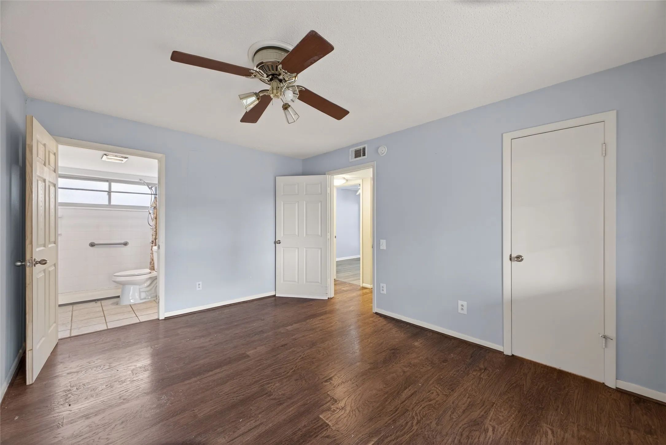 Single Family Residence For Rent in Dallas County , 2801 Vancouver Street, Irving, Texas 75062, 4 Bedroom, 3 Bathroom, 2 Garage spaces, 1,956 Sqft, built in 1966, mls#21374883, Real Estate Agent in Irving, Homes For Rent in Dallas county, Homes For Rent in Irving, Realtor in Irving Texas, Real Estate Brokerage Independent Realty Texas, Luminita Cordes Realtor