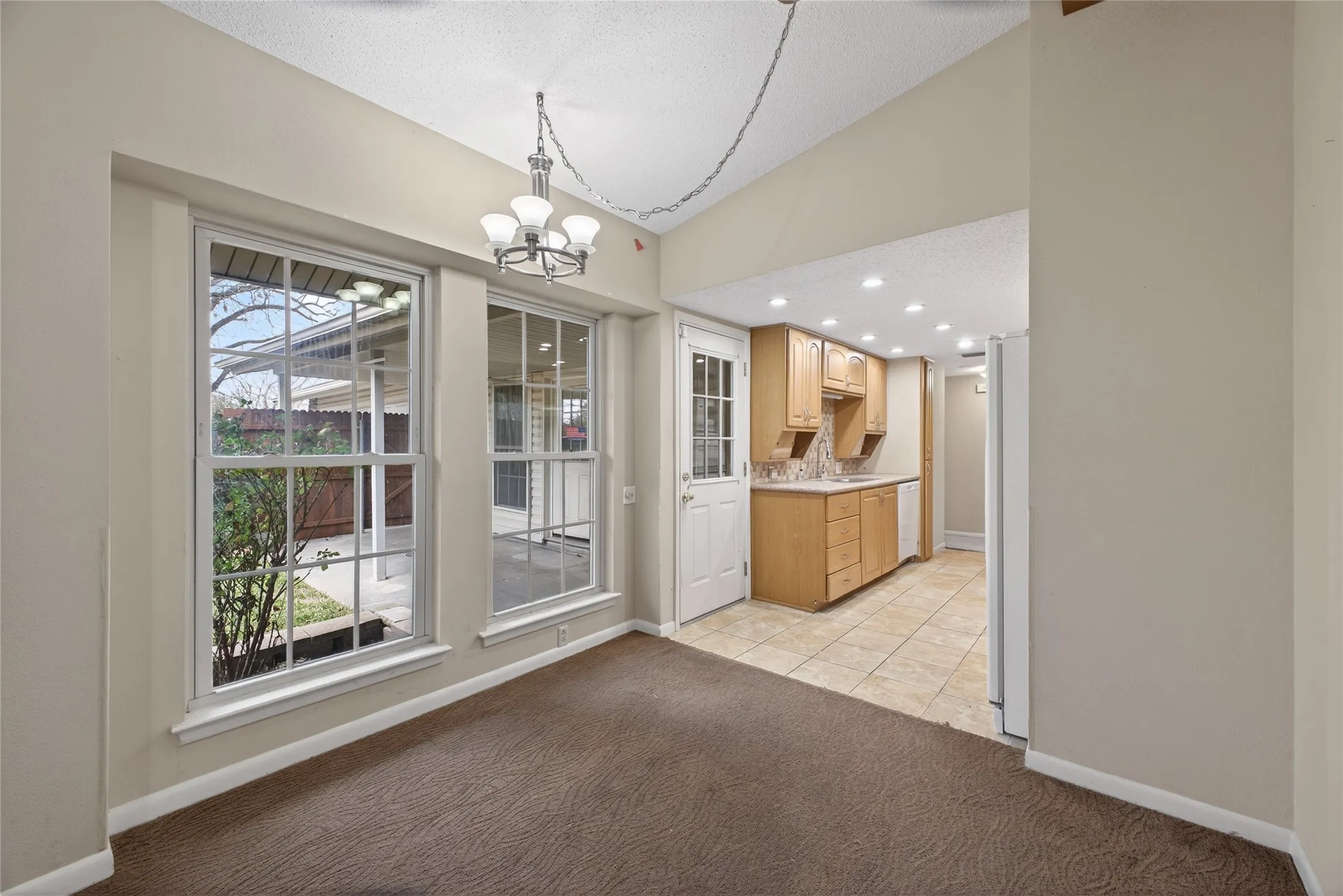 Single Family Residence For Rent in Dallas County , 2801 Vancouver Street, Irving, Texas 75062, 4 Bedroom, 3 Bathroom, 2 Garage spaces, 1,956 Sqft, built in 1966, mls#21374883, Real Estate Agent in Irving, Homes For Rent in Dallas county, Homes For Rent in Irving, Realtor in Irving Texas, Real Estate Brokerage Independent Realty Texas, Luminita Cordes Realtor