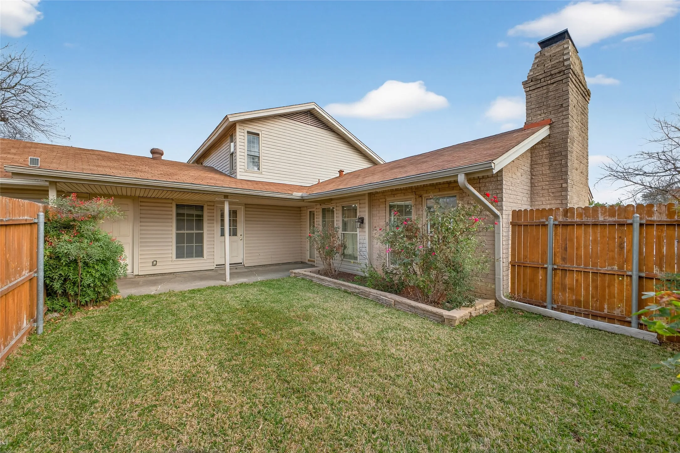 Single Family Residence For Rent in Dallas County , 2801 Vancouver Street, Irving, Texas 75062, 4 Bedroom, 3 Bathroom, 2 Garage spaces, 1,956 Sqft, built in 1966, mls#21374883, Real Estate Agent in Irving, Homes For Rent in Dallas county, Homes For Rent in Irving, Realtor in Irving Texas, Real Estate Brokerage Independent Realty Texas, Luminita Cordes Realtor