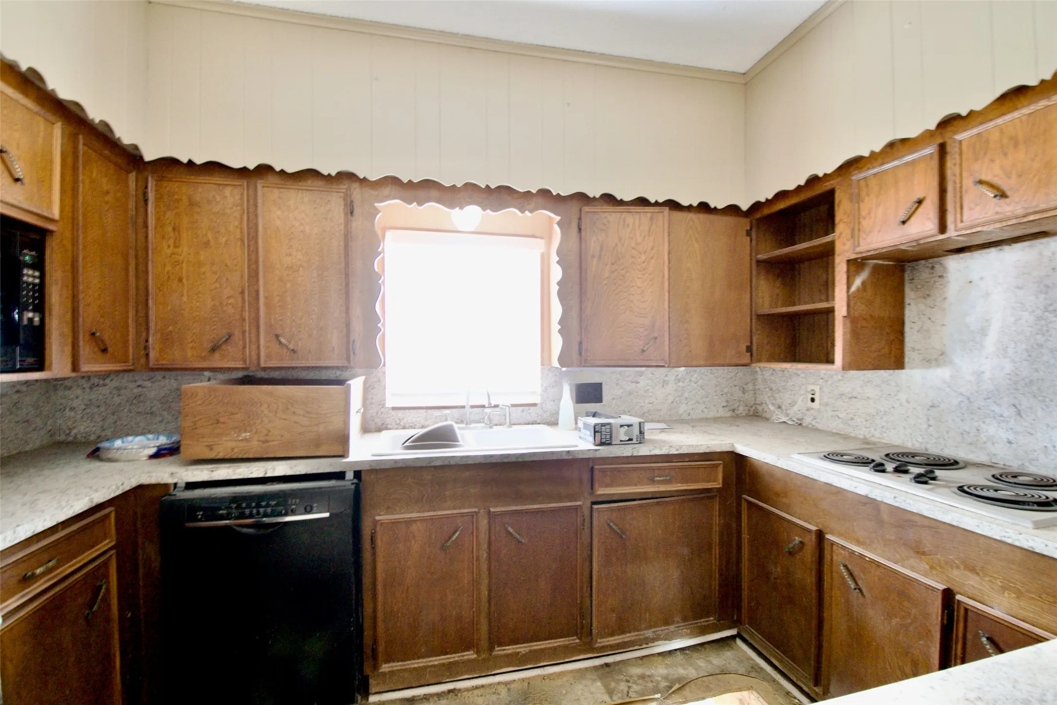 Single Family Residence For Sale in Limestone County , 1202 Tyler, Thornton, Texas 76687, 3 Bedroom, 3 Bathroom, Garage spaces, 2,500 Sqft, built in 1929, mls#21373974, Real Estate Agent in Thornton, Homes For Sale in Limestone county, Homes For Sale in Thornton, Realtor in Thornton Texas, Real Estate Brokerage Independent Realty Texas, Luminita Cordes Realtor