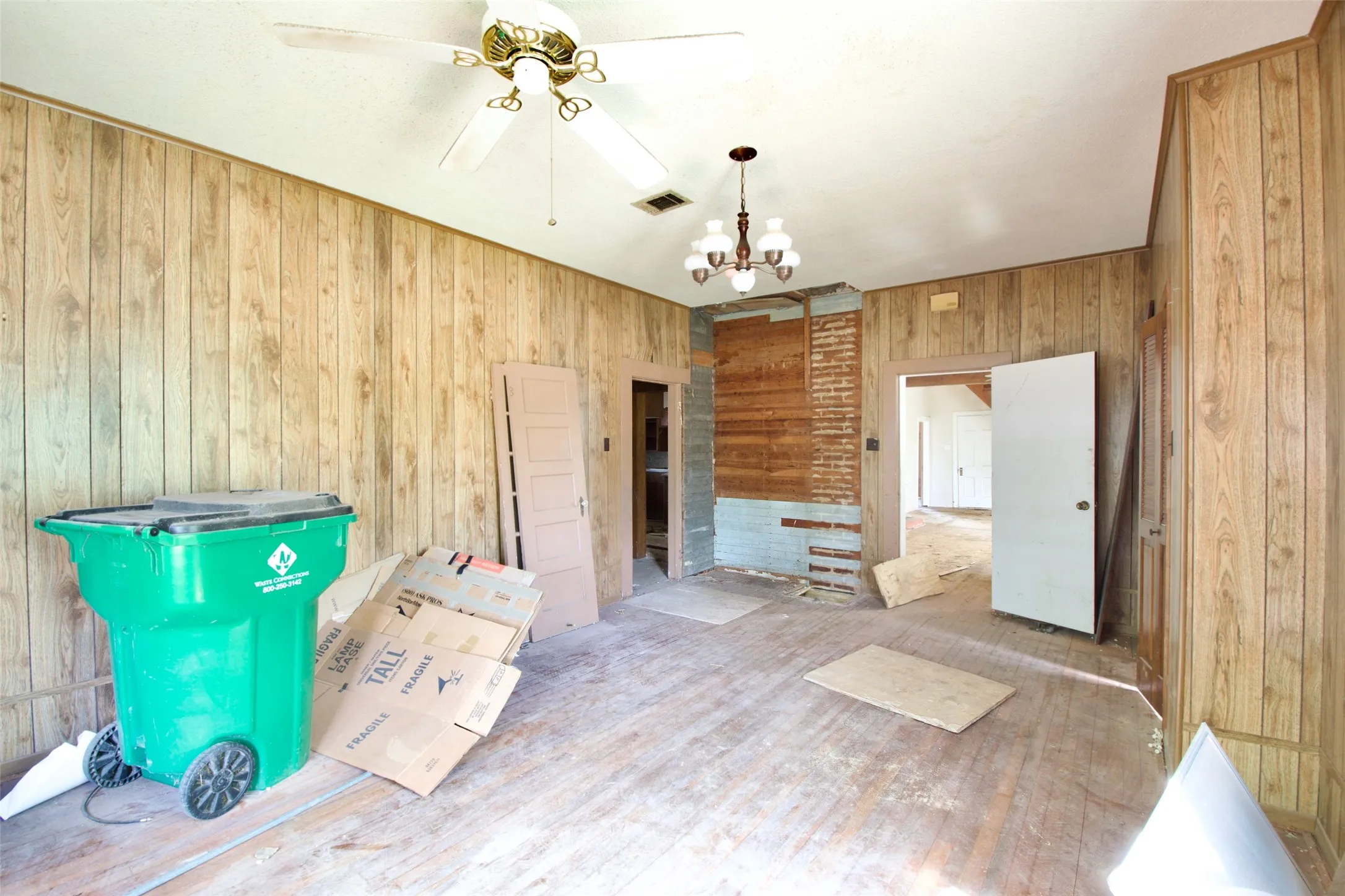 Single Family Residence For Sale in Limestone County , 1202 Tyler, Thornton, Texas 76687, 3 Bedroom, 3 Bathroom, Garage spaces, 2,500 Sqft, built in 1929, mls#21373974, Real Estate Agent in Thornton, Homes For Sale in Limestone county, Homes For Sale in Thornton, Realtor in Thornton Texas, Real Estate Brokerage Independent Realty Texas, Luminita Cordes Realtor