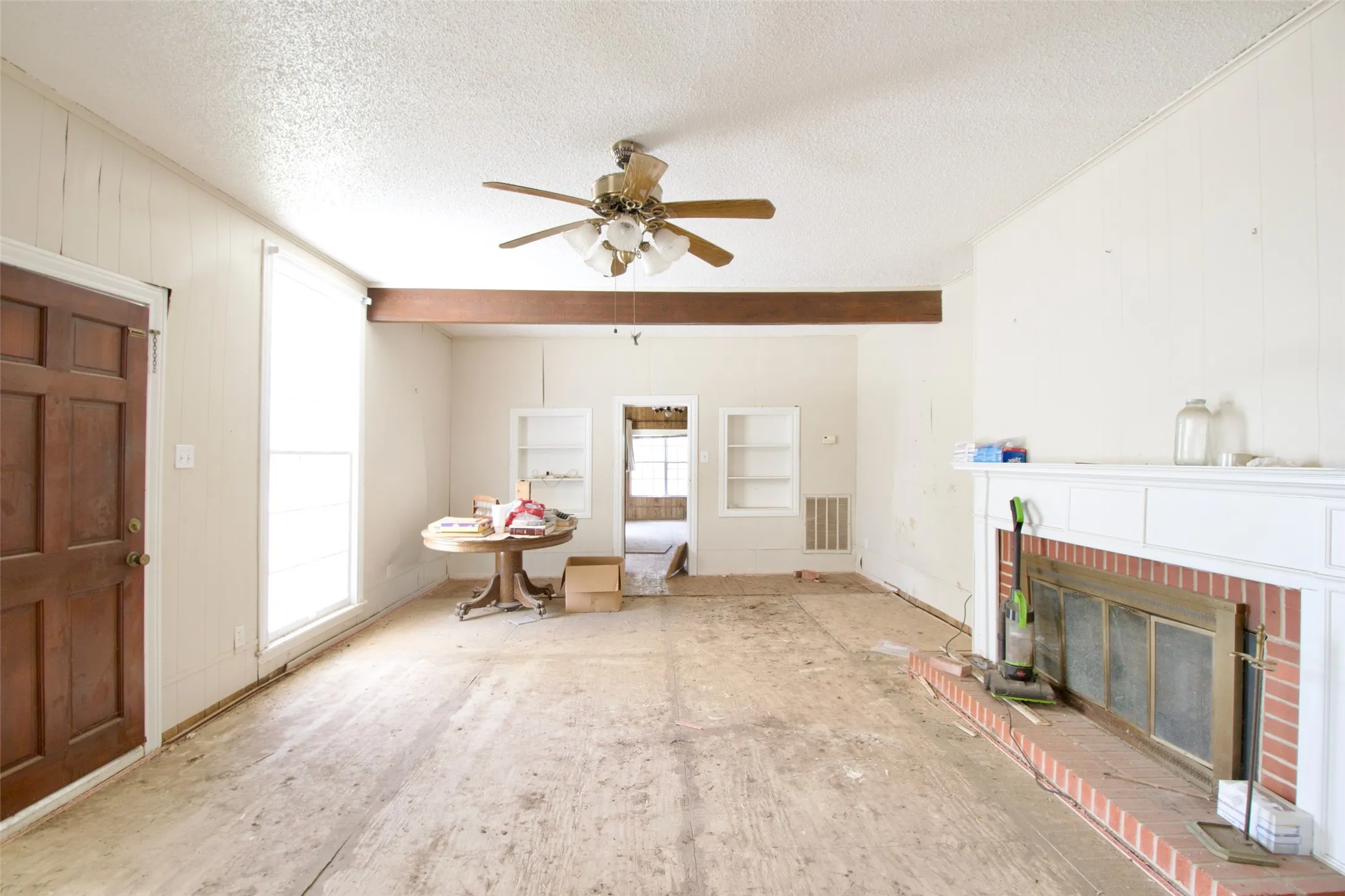 Single Family Residence For Sale in Limestone County , 1202 Tyler, Thornton, Texas 76687, 3 Bedroom, 3 Bathroom, Garage spaces, 2,500 Sqft, built in 1929, mls#21373974, Real Estate Agent in Thornton, Homes For Sale in Limestone county, Homes For Sale in Thornton, Realtor in Thornton Texas, Real Estate Brokerage Independent Realty Texas, Luminita Cordes Realtor