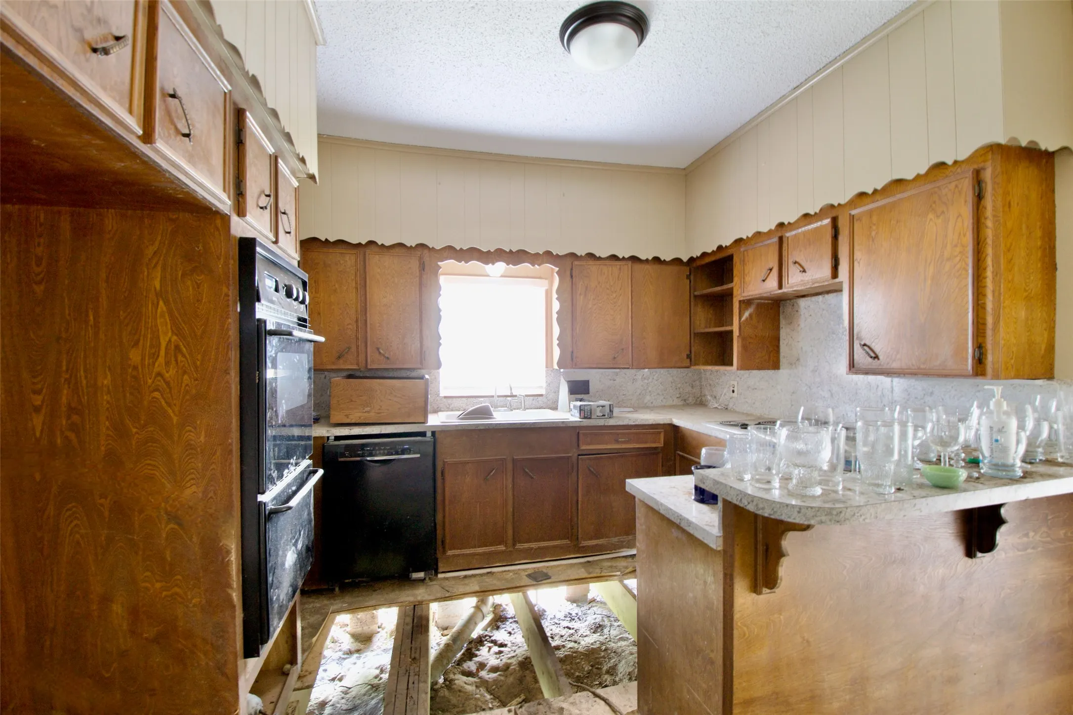 Single Family Residence For Sale in Limestone County , 1202 Tyler, Thornton, Texas 76687, 3 Bedroom, 3 Bathroom, Garage spaces, 2,500 Sqft, built in 1929, mls#21373974, Real Estate Agent in Thornton, Homes For Sale in Limestone county, Homes For Sale in Thornton, Realtor in Thornton Texas, Real Estate Brokerage Independent Realty Texas, Luminita Cordes Realtor