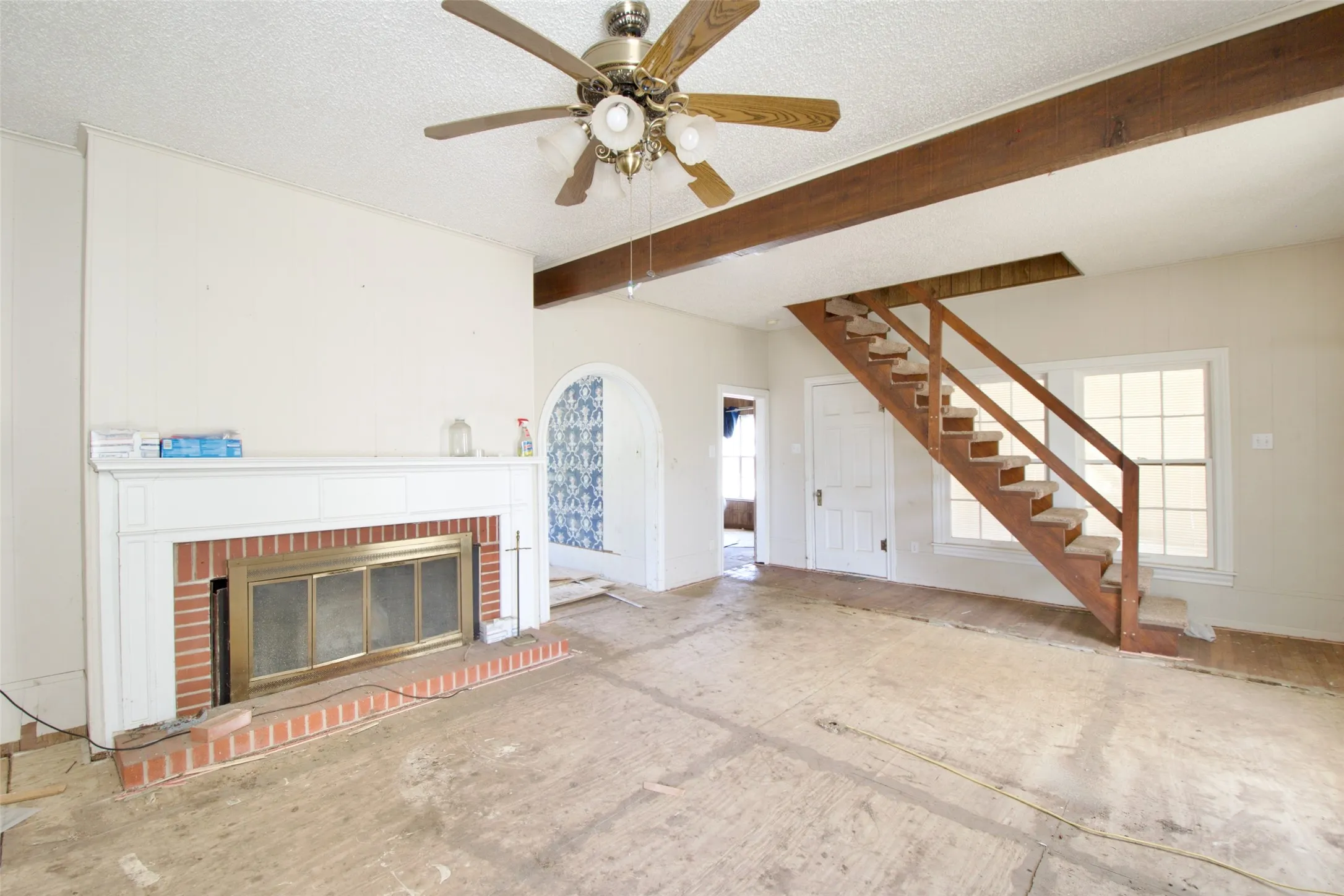 Single Family Residence For Sale in Limestone County , 1202 Tyler, Thornton, Texas 76687, 3 Bedroom, 3 Bathroom, Garage spaces, 2,500 Sqft, built in 1929, mls#21373974, Real Estate Agent in Thornton, Homes For Sale in Limestone county, Homes For Sale in Thornton, Realtor in Thornton Texas, Real Estate Brokerage Independent Realty Texas, Luminita Cordes Realtor