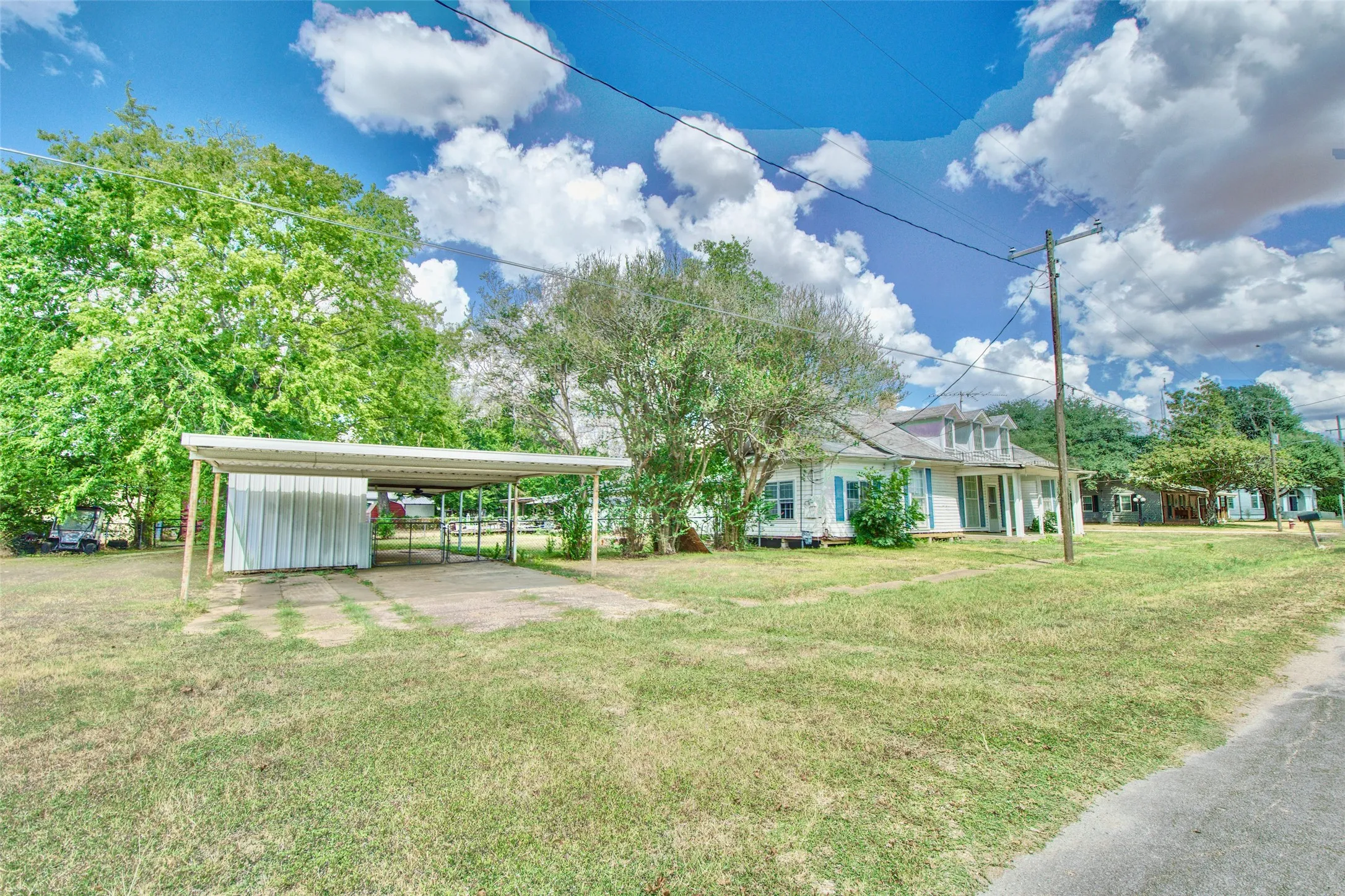 Single Family Residence For Sale in Limestone County , 1202 Tyler, Thornton, Texas 76687, 3 Bedroom, 3 Bathroom, Garage spaces, 2,500 Sqft, built in 1929, mls#21373974, Real Estate Agent in Thornton, Homes For Sale in Limestone county, Homes For Sale in Thornton, Realtor in Thornton Texas, Real Estate Brokerage Independent Realty Texas, Luminita Cordes Realtor