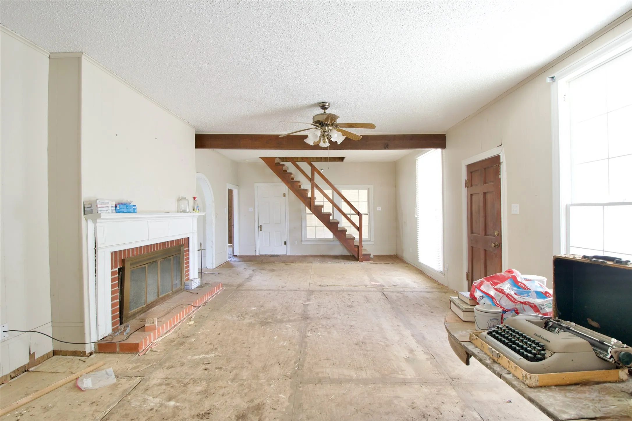 Single Family Residence For Sale in Limestone County , 1202 Tyler, Thornton, Texas 76687, 3 Bedroom, 3 Bathroom, Garage spaces, 2,500 Sqft, built in 1929, mls#21373974, Real Estate Agent in Thornton, Homes For Sale in Limestone county, Homes For Sale in Thornton, Realtor in Thornton Texas, Real Estate Brokerage Independent Realty Texas, Luminita Cordes Realtor