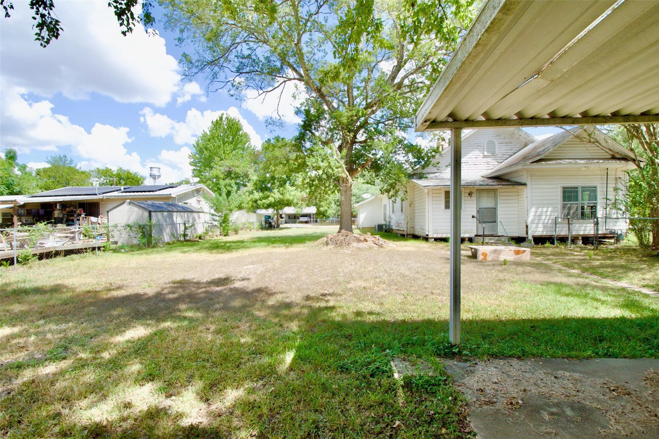Single Family Residence For Sale in Limestone County , 1202 Tyler, Thornton, Texas 76687, 3 Bedroom, 3 Bathroom, Garage spaces, 2,500 Sqft, built in 1929, mls#21373974, Real Estate Agent in Thornton, Homes For Sale in Limestone county, Homes For Sale in Thornton, Realtor in Thornton Texas, Real Estate Brokerage Independent Realty Texas, Luminita Cordes Realtor