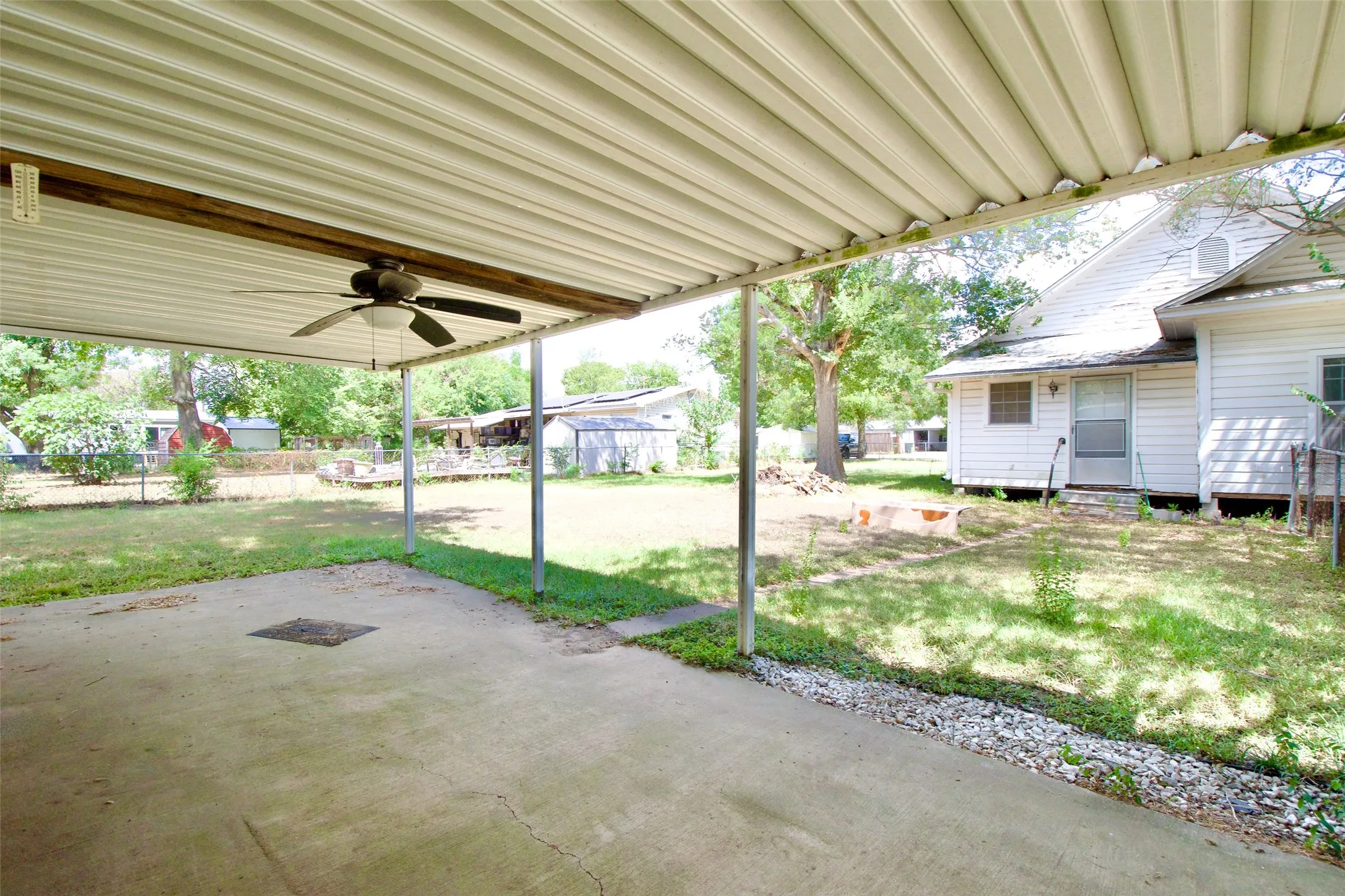 Single Family Residence For Sale in Limestone County , 1202 Tyler, Thornton, Texas 76687, 3 Bedroom, 3 Bathroom, Garage spaces, 2,500 Sqft, built in 1929, mls#21373974, Real Estate Agent in Thornton, Homes For Sale in Limestone county, Homes For Sale in Thornton, Realtor in Thornton Texas, Real Estate Brokerage Independent Realty Texas, Luminita Cordes Realtor