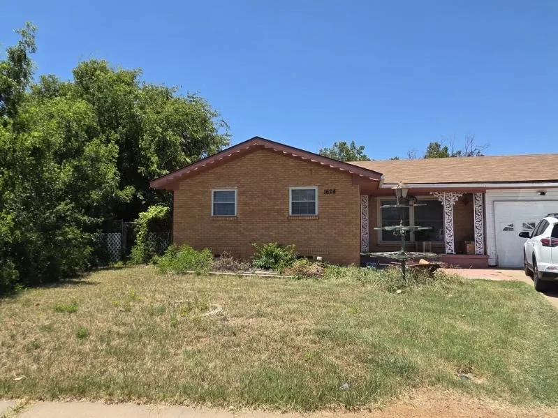 Single Family Residence For Sale in Wichita County , 1624 Andrews Drive, Wichita Falls, Texas 76301, 3 Bedroom, 2 Bathroom, 1 Garage spaces, 1,353 Sqft, built in 1968, mls#21373311, Real Estate Agent in Wichita Falls, Homes For Sale in Wichita county, Homes For Sale in Wichita Falls, Realtor in Wichita Falls Texas, Real Estate Brokerage Independent Realty Texas, Luminita Cordes Realtor