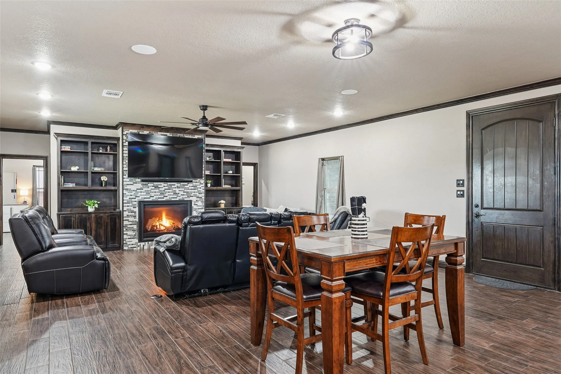 Single Family Residence For Sale in Cooke County , 820 Fleitman Drive, Muenster, Texas 76252, 3 Bedroom, 3 Bathroom, 2 Garage spaces, 2,472 Sqft, built in 2021, mls#21374127, Real Estate Agent in Muenster, Homes For Sale in Cooke county, Homes For Sale in Muenster, Realtor in Muenster Texas, Real Estate Brokerage Independent Realty Texas, Luminita Cordes Realtor