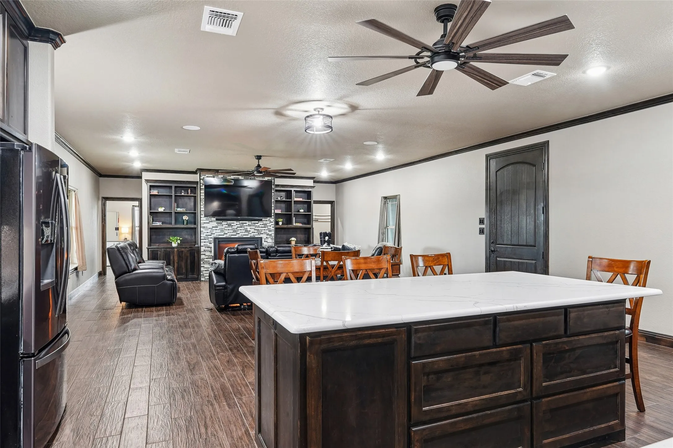 Single Family Residence For Sale in Cooke County , 820 Fleitman Drive, Muenster, Texas 76252, 3 Bedroom, 3 Bathroom, 2 Garage spaces, 2,472 Sqft, built in 2021, mls#21374127, Real Estate Agent in Muenster, Homes For Sale in Cooke county, Homes For Sale in Muenster, Realtor in Muenster Texas, Real Estate Brokerage Independent Realty Texas, Luminita Cordes Realtor