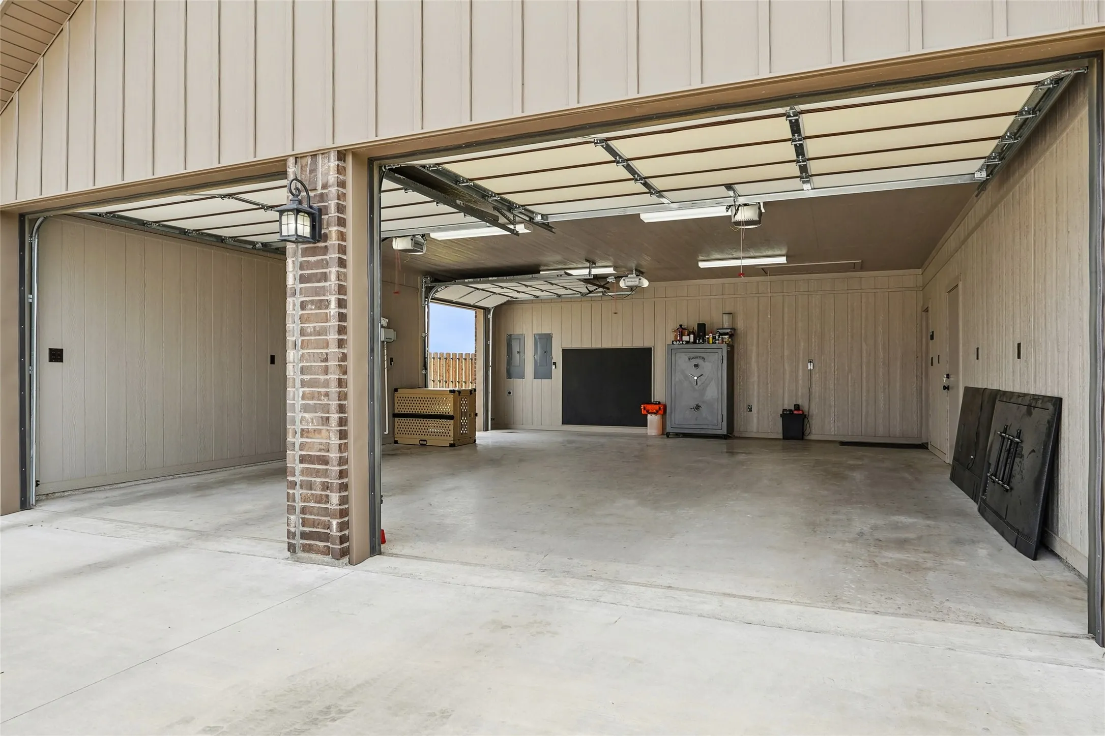 Single Family Residence For Sale in Cooke County , 820 Fleitman Drive, Muenster, Texas 76252, 3 Bedroom, 3 Bathroom, 2 Garage spaces, 2,472 Sqft, built in 2021, mls#21374127, Real Estate Agent in Muenster, Homes For Sale in Cooke county, Homes For Sale in Muenster, Realtor in Muenster Texas, Real Estate Brokerage Independent Realty Texas, Luminita Cordes Realtor