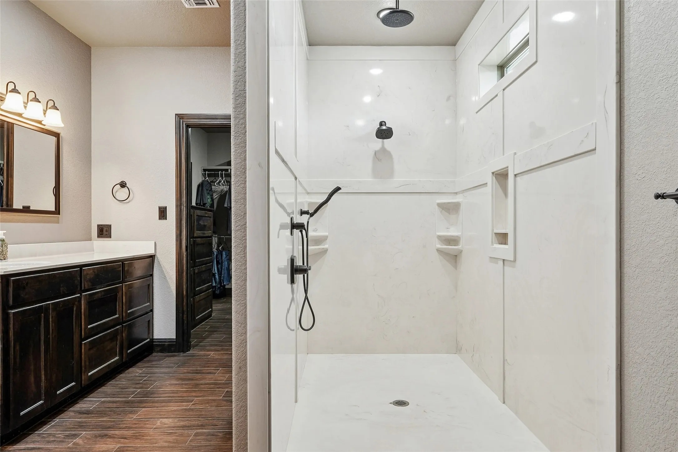 Single Family Residence For Sale in Cooke County , 820 Fleitman Drive, Muenster, Texas 76252, 3 Bedroom, 3 Bathroom, 2 Garage spaces, 2,472 Sqft, built in 2021, mls#21374127, Real Estate Agent in Muenster, Homes For Sale in Cooke county, Homes For Sale in Muenster, Realtor in Muenster Texas, Real Estate Brokerage Independent Realty Texas, Luminita Cordes Realtor