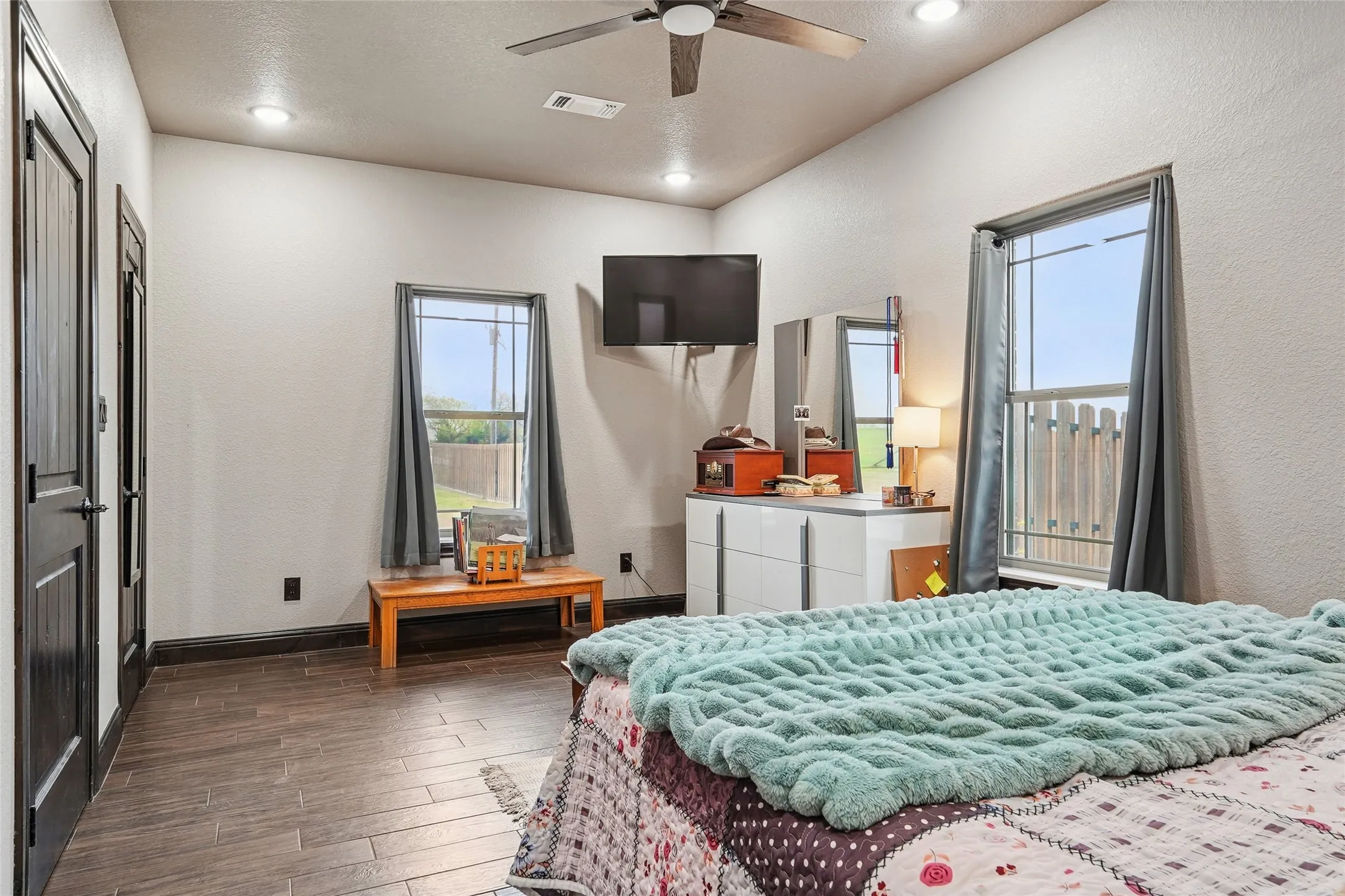Single Family Residence For Sale in Cooke County , 820 Fleitman Drive, Muenster, Texas 76252, 3 Bedroom, 3 Bathroom, 2 Garage spaces, 2,472 Sqft, built in 2021, mls#21374127, Real Estate Agent in Muenster, Homes For Sale in Cooke county, Homes For Sale in Muenster, Realtor in Muenster Texas, Real Estate Brokerage Independent Realty Texas, Luminita Cordes Realtor