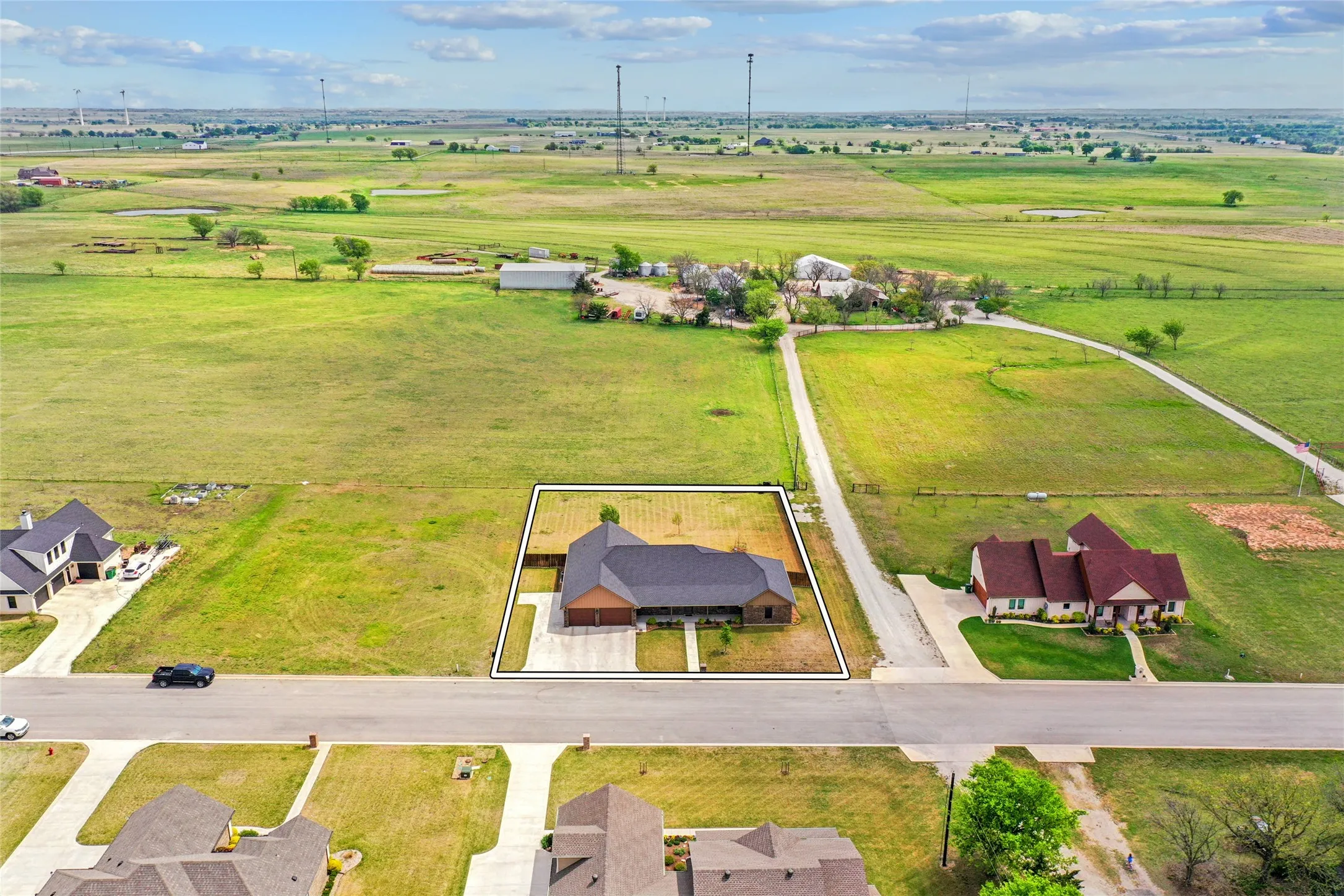Single Family Residence For Sale in Cooke County , 820 Fleitman Drive, Muenster, Texas 76252, 3 Bedroom, 3 Bathroom, 2 Garage spaces, 2,472 Sqft, built in 2021, mls#21374127, Real Estate Agent in Muenster, Homes For Sale in Cooke county, Homes For Sale in Muenster, Realtor in Muenster Texas, Real Estate Brokerage Independent Realty Texas, Luminita Cordes Realtor
