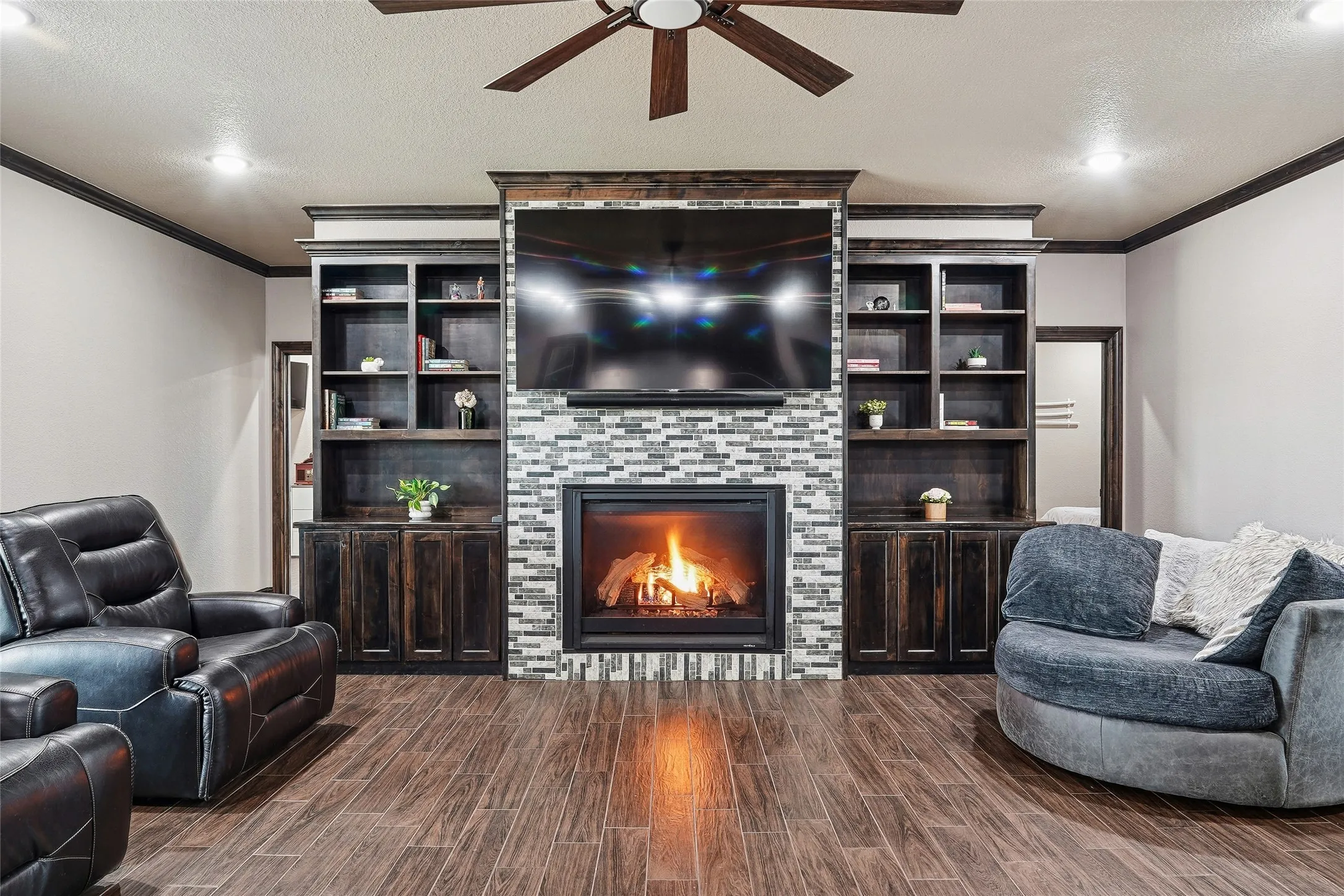 Single Family Residence For Sale in Cooke County , 820 Fleitman Drive, Muenster, Texas 76252, 3 Bedroom, 3 Bathroom, 2 Garage spaces, 2,472 Sqft, built in 2021, mls#21374127, Real Estate Agent in Muenster, Homes For Sale in Cooke county, Homes For Sale in Muenster, Realtor in Muenster Texas, Real Estate Brokerage Independent Realty Texas, Luminita Cordes Realtor