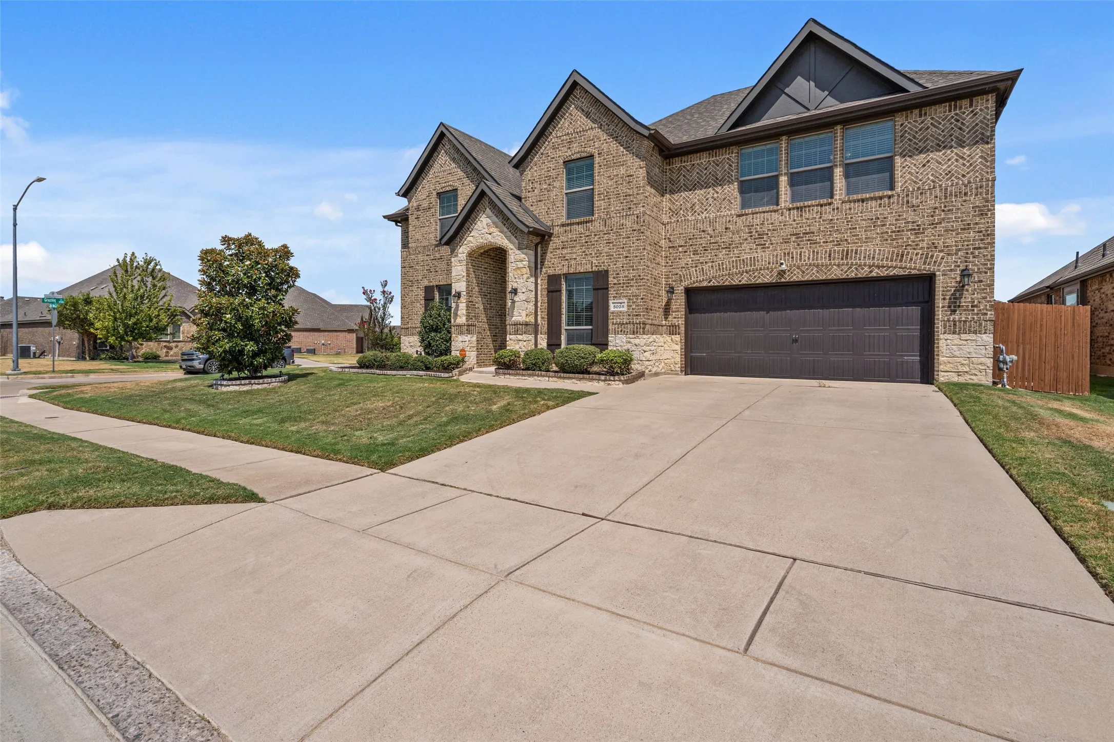 Single Family Residence For Sale in Tarrant County , 5028 Chisholm View Drive, Fort Worth, Texas 76123, 4 Bedroom, 3 Bathroom, 2 Garage spaces, 3,253 Sqft, built in 2018, mls#21370817, Real Estate Agent in Fort Worth, Homes For Sale in Tarrant county, Homes For Sale in Fort Worth, Realtor in Fort Worth Texas, Real Estate Brokerage Independent Realty Texas, Luminita Cordes Realtor