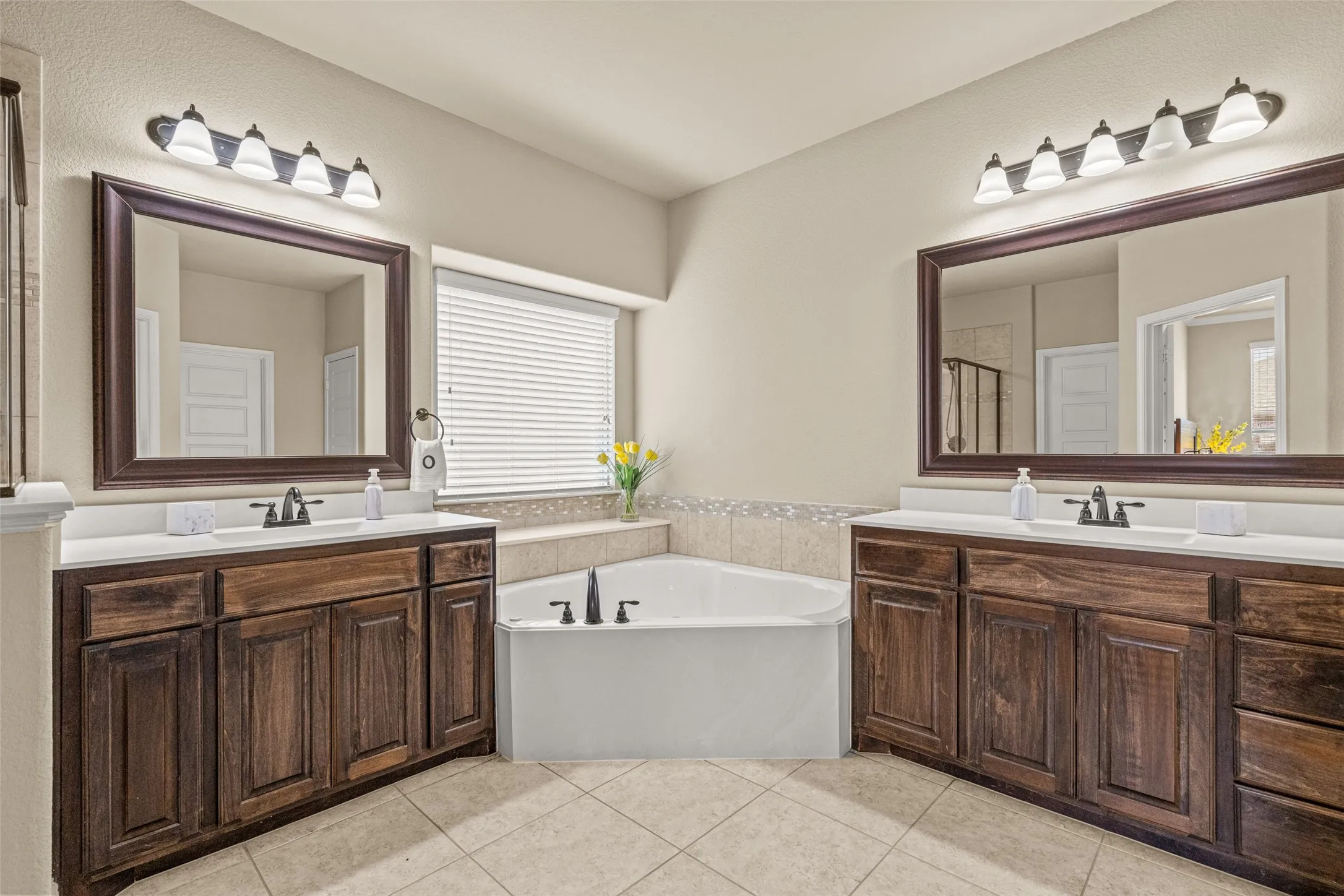 Single Family Residence For Sale in Tarrant County , 5028 Chisholm View Drive, Fort Worth, Texas 76123, 4 Bedroom, 3 Bathroom, 2 Garage spaces, 3,253 Sqft, built in 2018, mls#21370817, Real Estate Agent in Fort Worth, Homes For Sale in Tarrant county, Homes For Sale in Fort Worth, Realtor in Fort Worth Texas, Real Estate Brokerage Independent Realty Texas, Luminita Cordes Realtor