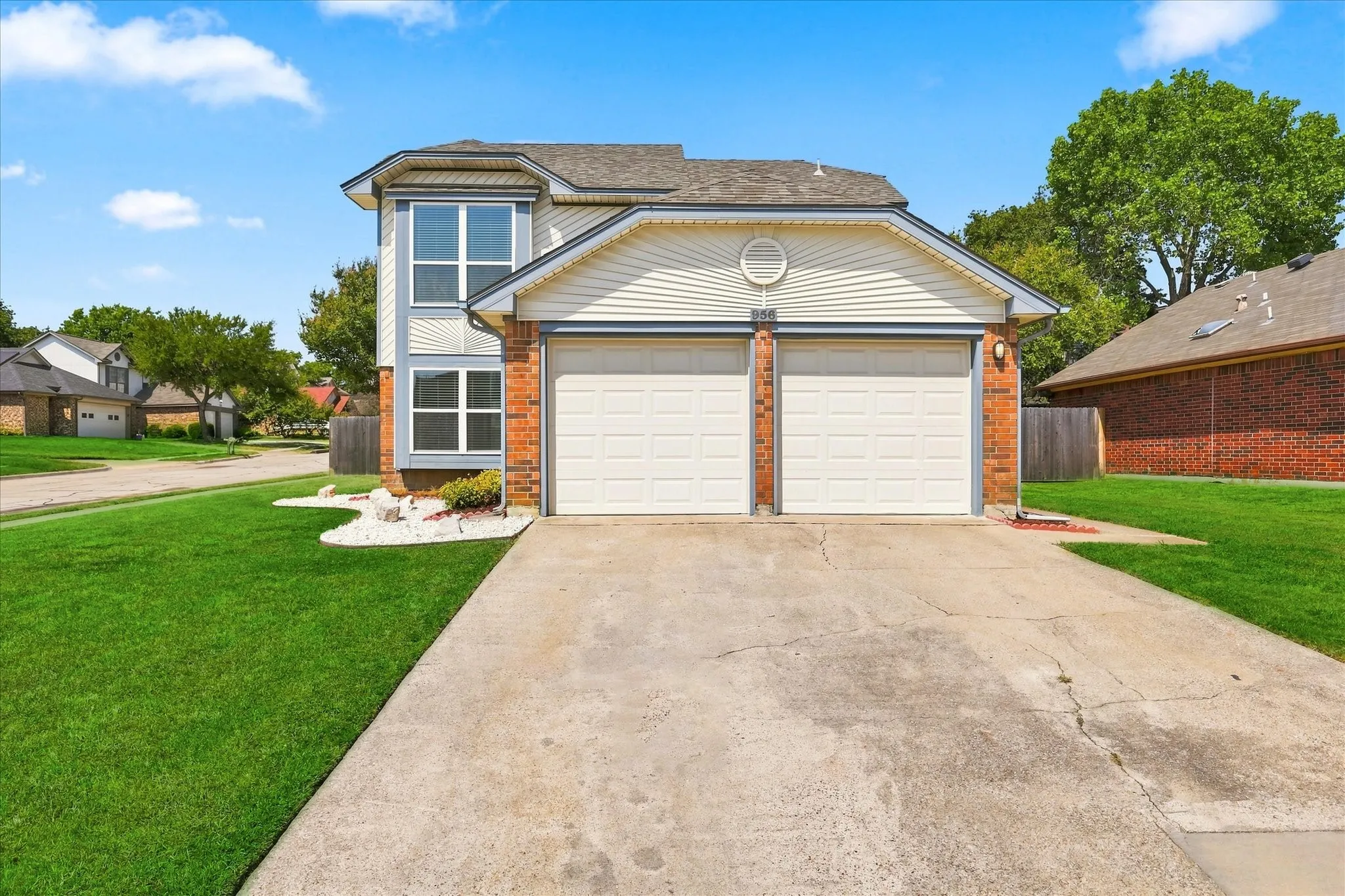 Single Family Residence For Sale in Denton County , 956 Sylvan Creek Drive, Lewisville, Texas 75067, 3 Bedroom, 2 Bathroom, 2 Garage spaces, 1,466 Sqft, built in 1985, mls#21359793, Real Estate Agent in Lewisville, Homes For Sale in Denton county, Homes For Sale in Lewisville, Realtor in Lewisville Texas, Real Estate Brokerage Independent Realty Texas, Luminita Cordes Realtor