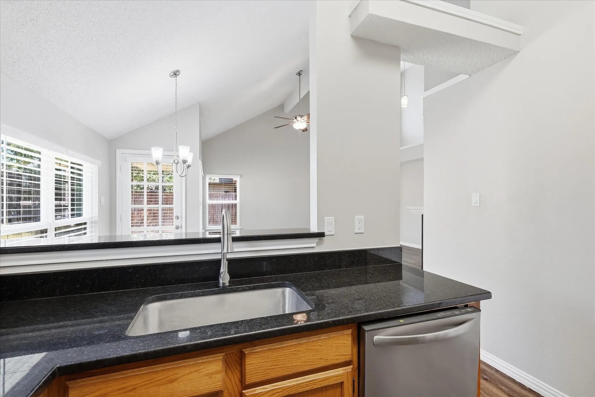 Single Family Residence For Sale in Denton County , 956 Sylvan Creek Drive, Lewisville, Texas 75067, 3 Bedroom, 2 Bathroom, 2 Garage spaces, 1,466 Sqft, built in 1985, mls#21359793, Real Estate Agent in Lewisville, Homes For Sale in Denton county, Homes For Sale in Lewisville, Realtor in Lewisville Texas, Real Estate Brokerage Independent Realty Texas, Luminita Cordes Realtor