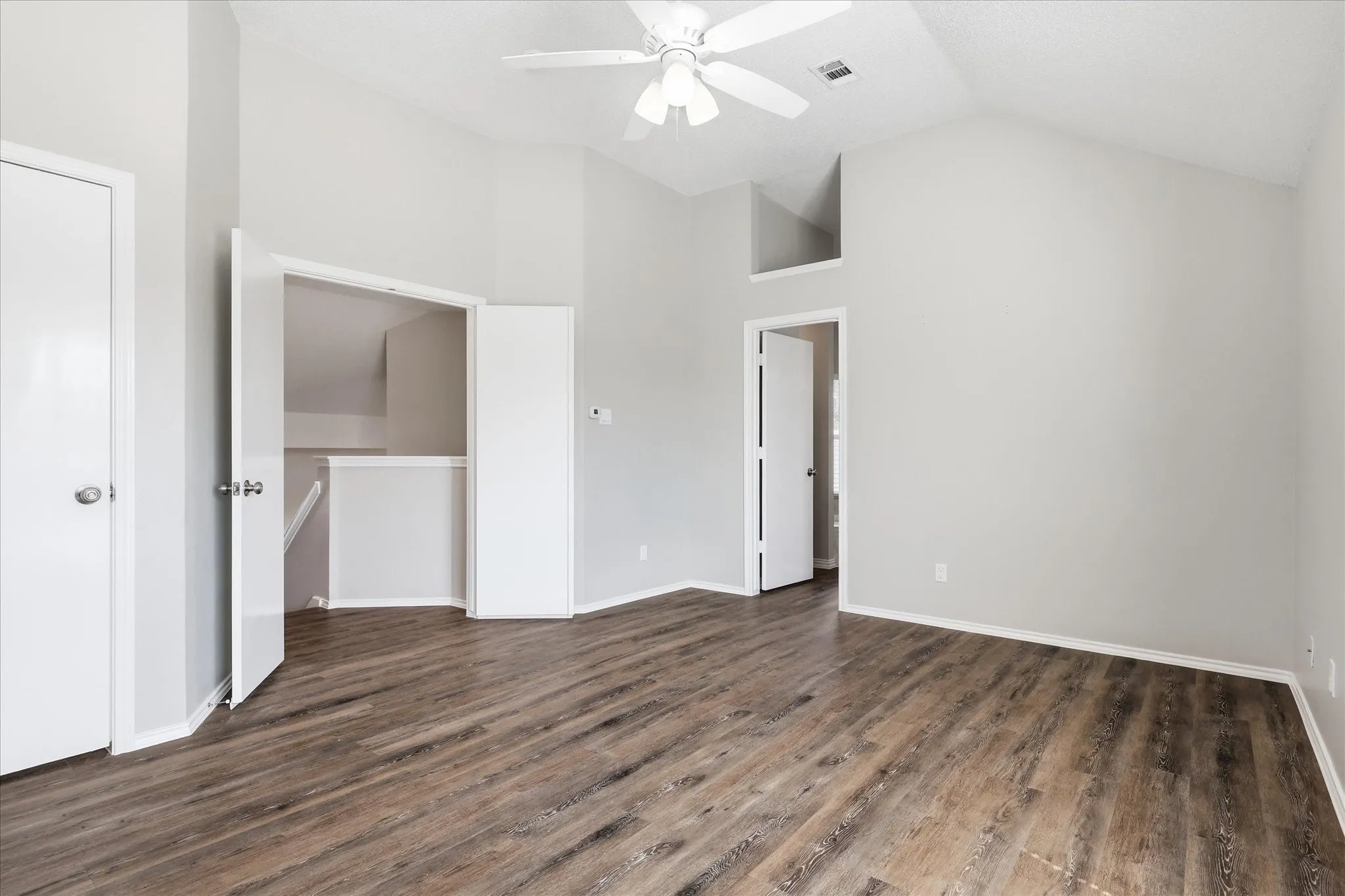 Single Family Residence For Sale in Denton County , 956 Sylvan Creek Drive, Lewisville, Texas 75067, 3 Bedroom, 2 Bathroom, 2 Garage spaces, 1,466 Sqft, built in 1985, mls#21359793, Real Estate Agent in Lewisville, Homes For Sale in Denton county, Homes For Sale in Lewisville, Realtor in Lewisville Texas, Real Estate Brokerage Independent Realty Texas, Luminita Cordes Realtor