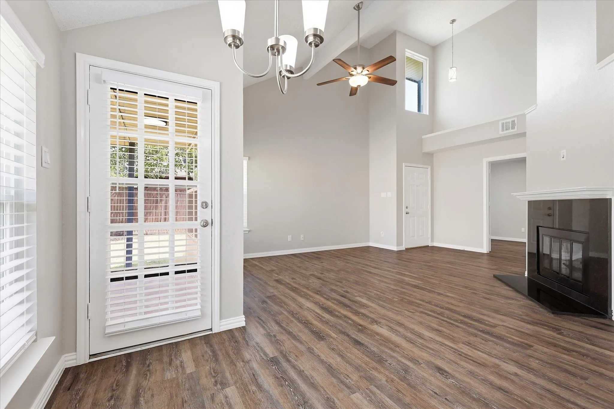 Single Family Residence For Sale in Denton County , 956 Sylvan Creek Drive, Lewisville, Texas 75067, 3 Bedroom, 2 Bathroom, 2 Garage spaces, 1,466 Sqft, built in 1985, mls#21359793, Real Estate Agent in Lewisville, Homes For Sale in Denton county, Homes For Sale in Lewisville, Realtor in Lewisville Texas, Real Estate Brokerage Independent Realty Texas, Luminita Cordes Realtor