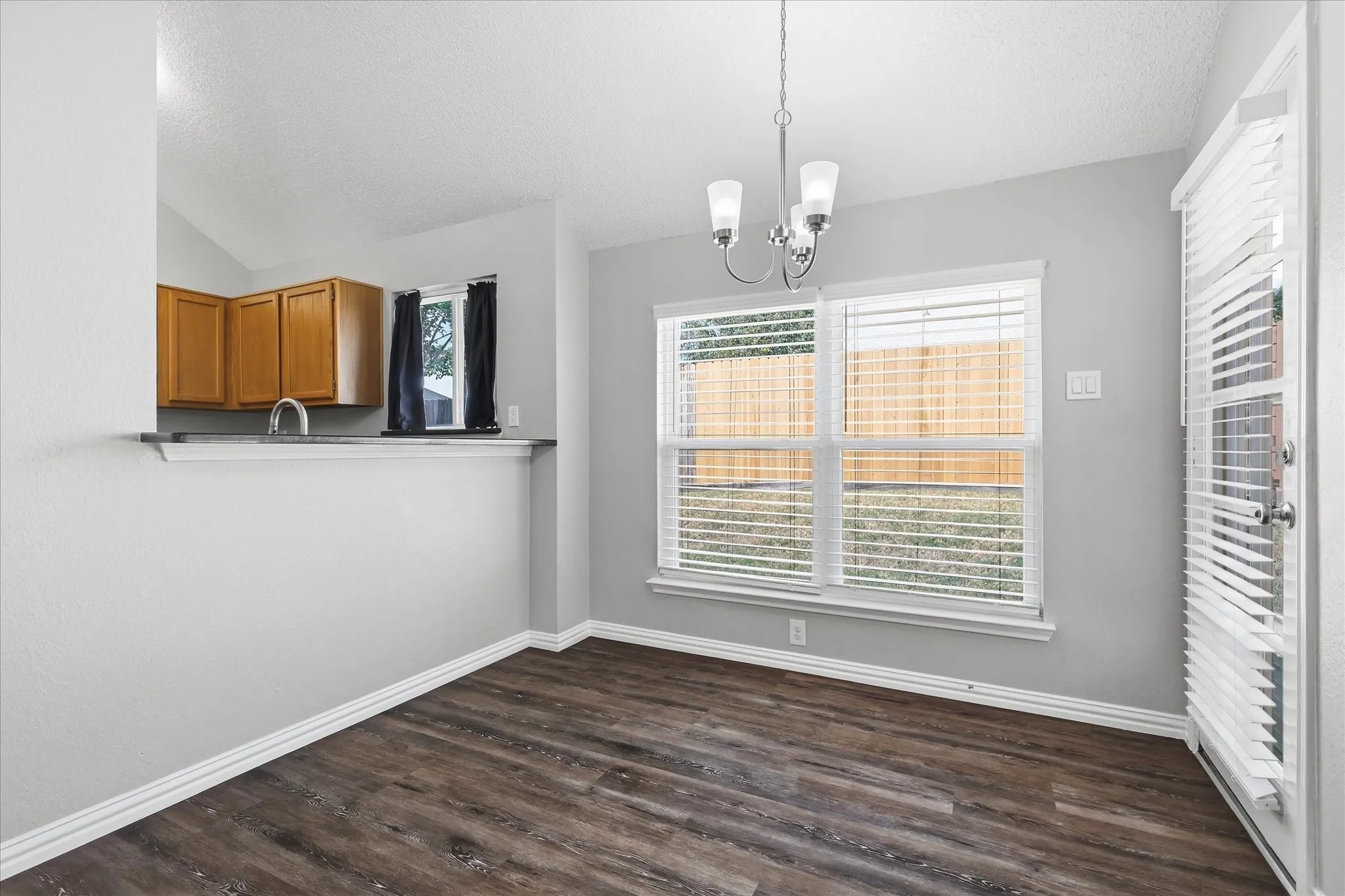 Single Family Residence For Sale in Denton County , 956 Sylvan Creek Drive, Lewisville, Texas 75067, 3 Bedroom, 2 Bathroom, 2 Garage spaces, 1,466 Sqft, built in 1985, mls#21359793, Real Estate Agent in Lewisville, Homes For Sale in Denton county, Homes For Sale in Lewisville, Realtor in Lewisville Texas, Real Estate Brokerage Independent Realty Texas, Luminita Cordes Realtor