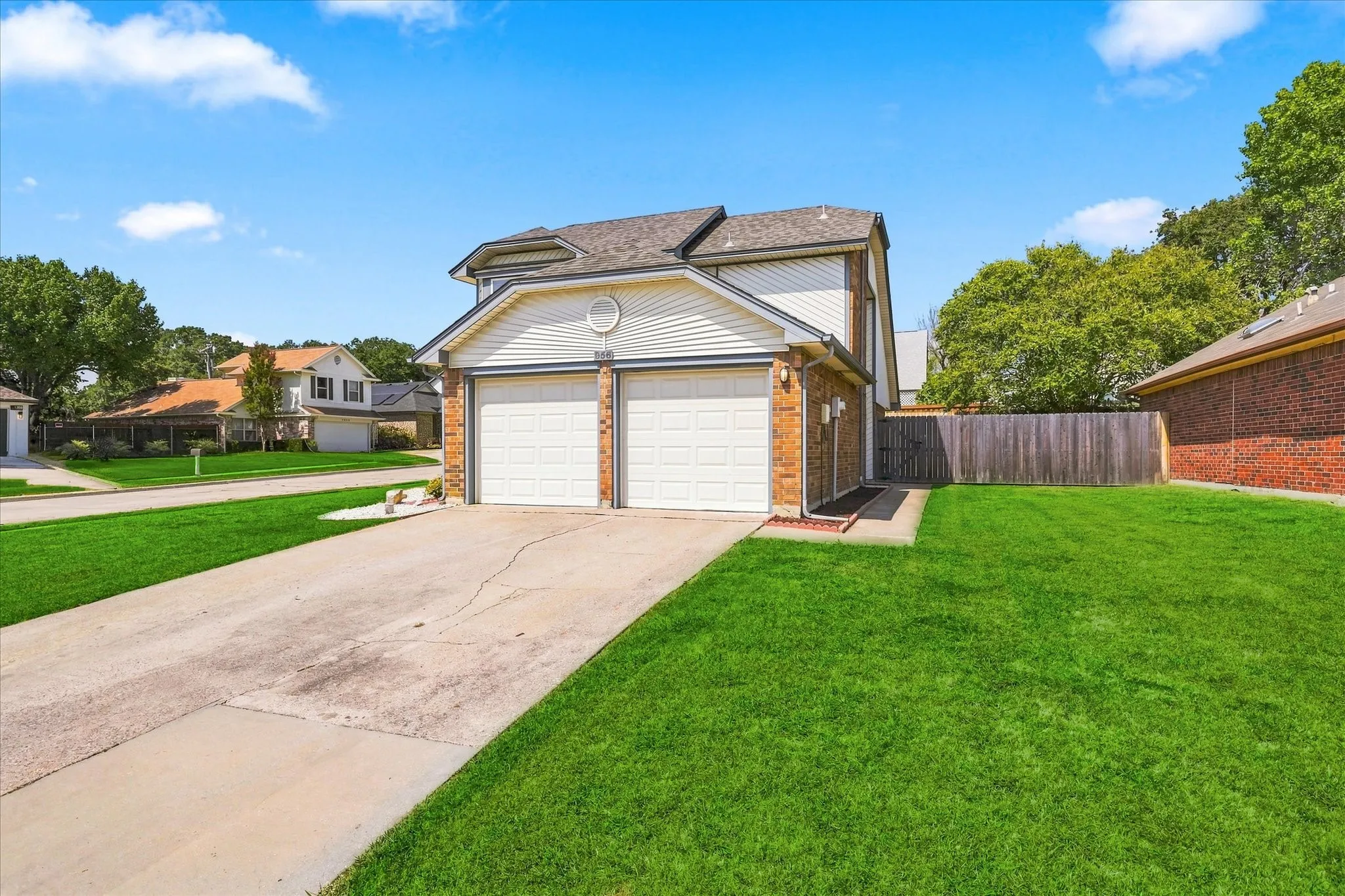 Single Family Residence For Sale in Denton County , 956 Sylvan Creek Drive, Lewisville, Texas 75067, 3 Bedroom, 2 Bathroom, 2 Garage spaces, 1,466 Sqft, built in 1985, mls#21359793, Real Estate Agent in Lewisville, Homes For Sale in Denton county, Homes For Sale in Lewisville, Realtor in Lewisville Texas, Real Estate Brokerage Independent Realty Texas, Luminita Cordes Realtor