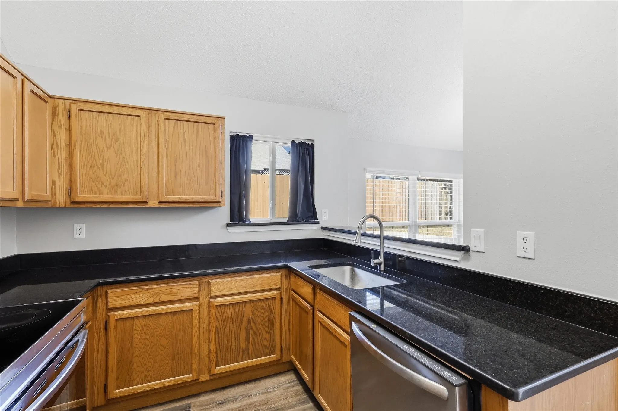 Single Family Residence For Sale in Denton County , 956 Sylvan Creek Drive, Lewisville, Texas 75067, 3 Bedroom, 2 Bathroom, 2 Garage spaces, 1,466 Sqft, built in 1985, mls#21359793, Real Estate Agent in Lewisville, Homes For Sale in Denton county, Homes For Sale in Lewisville, Realtor in Lewisville Texas, Real Estate Brokerage Independent Realty Texas, Luminita Cordes Realtor
