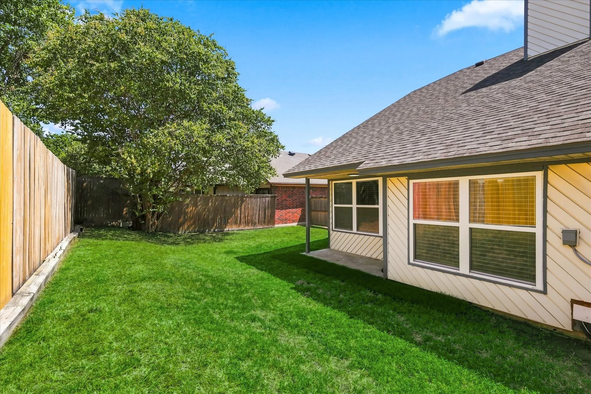 Single Family Residence For Sale in Denton County , 956 Sylvan Creek Drive, Lewisville, Texas 75067, 3 Bedroom, 2 Bathroom, 2 Garage spaces, 1,466 Sqft, built in 1985, mls#21359793, Real Estate Agent in Lewisville, Homes For Sale in Denton county, Homes For Sale in Lewisville, Realtor in Lewisville Texas, Real Estate Brokerage Independent Realty Texas, Luminita Cordes Realtor